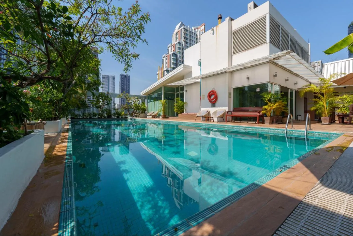 Pool view in Sabai Sathorn Service Apartment