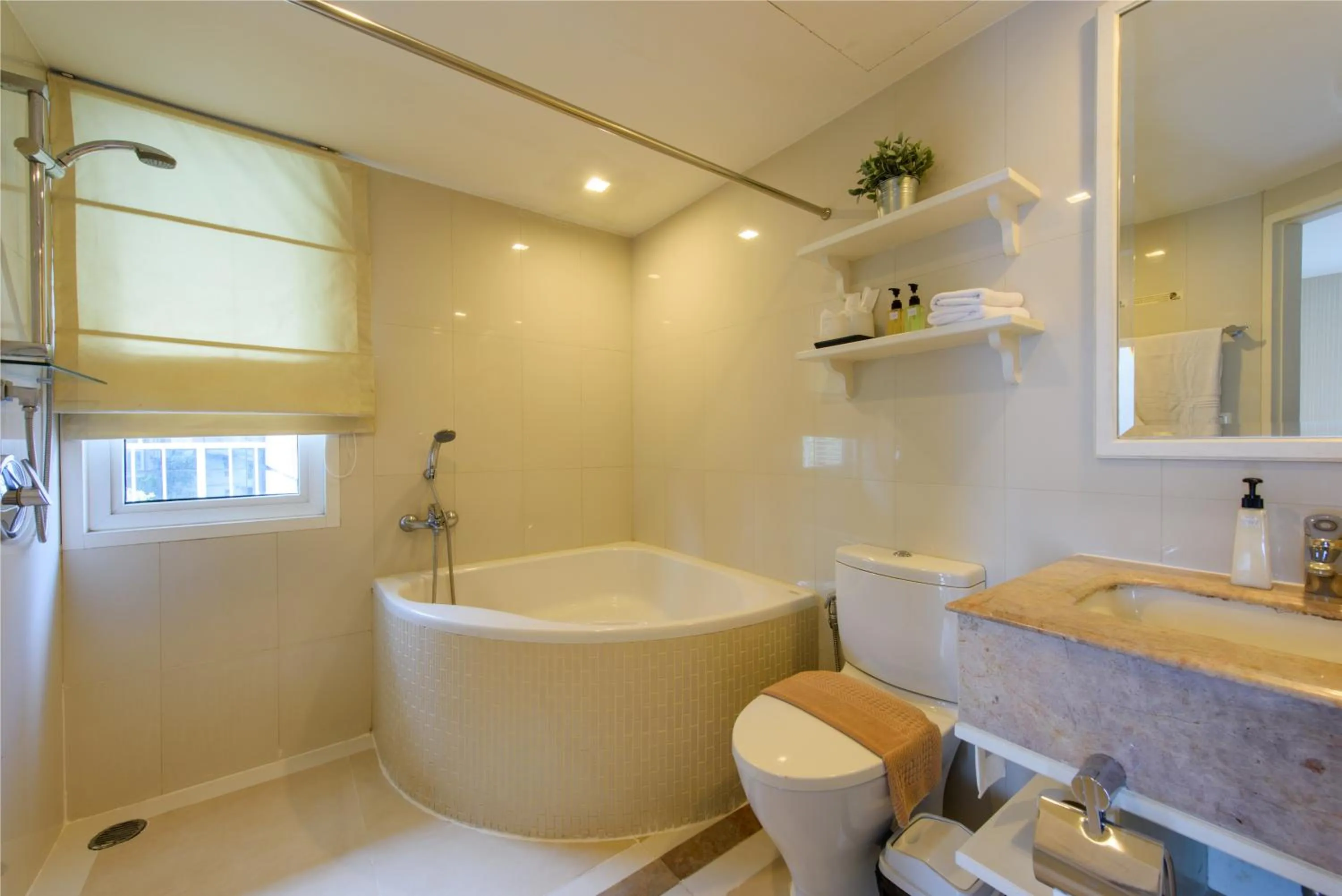 Bathroom in Sabai Sathorn Service Apartment