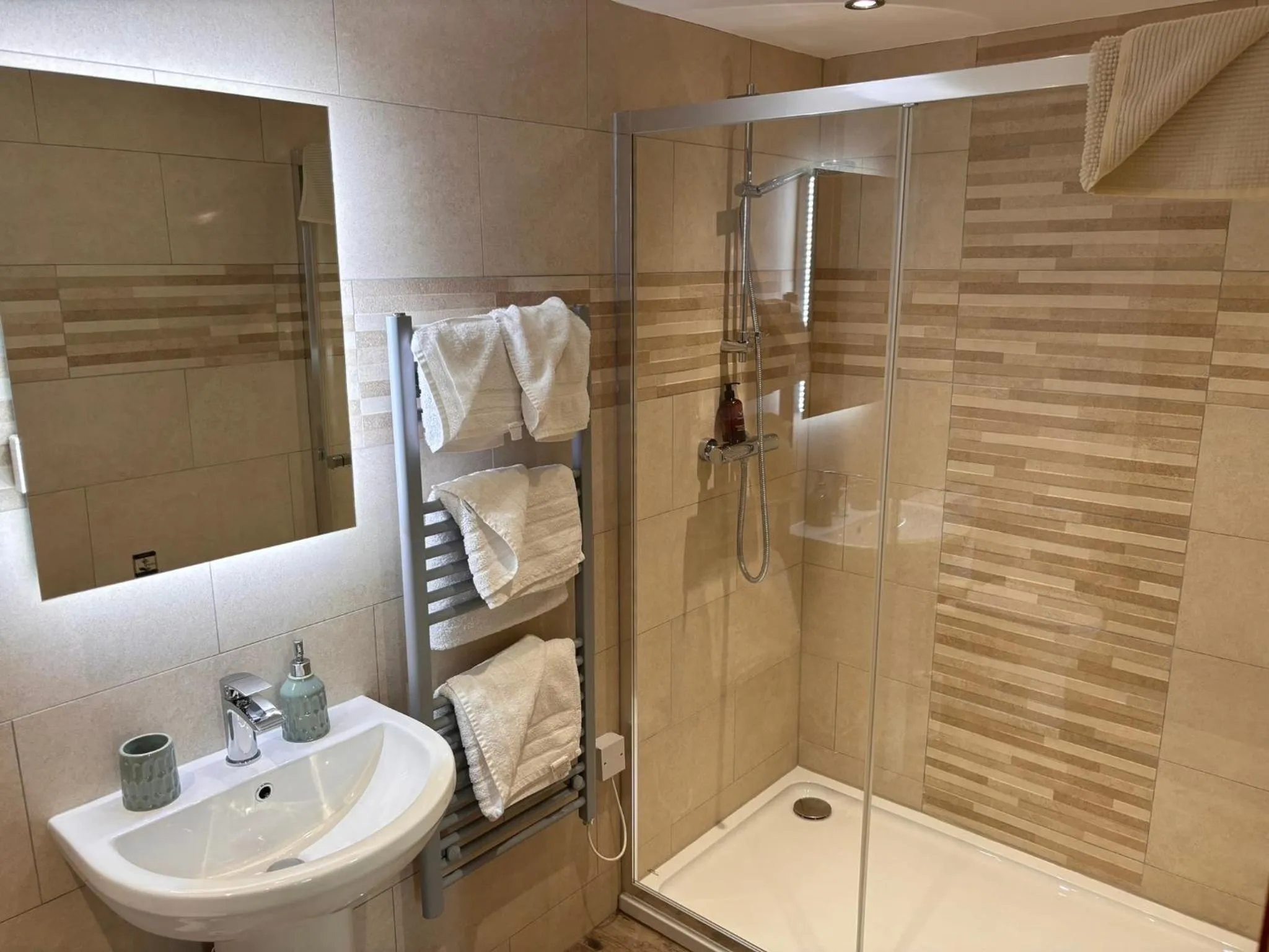 Shower in Fernhill Hotel