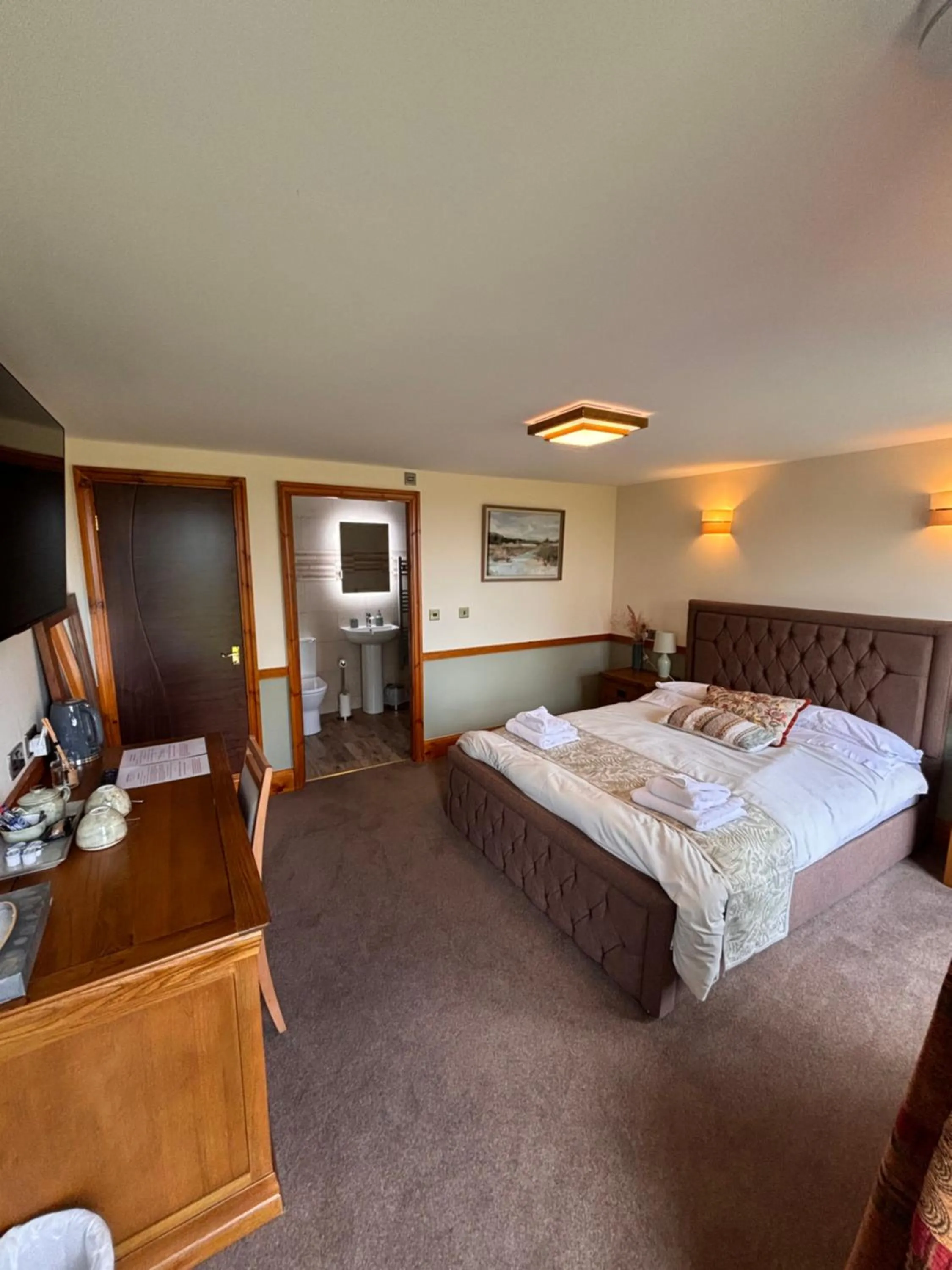 Photo of the whole room, Bed in Fernhill Hotel