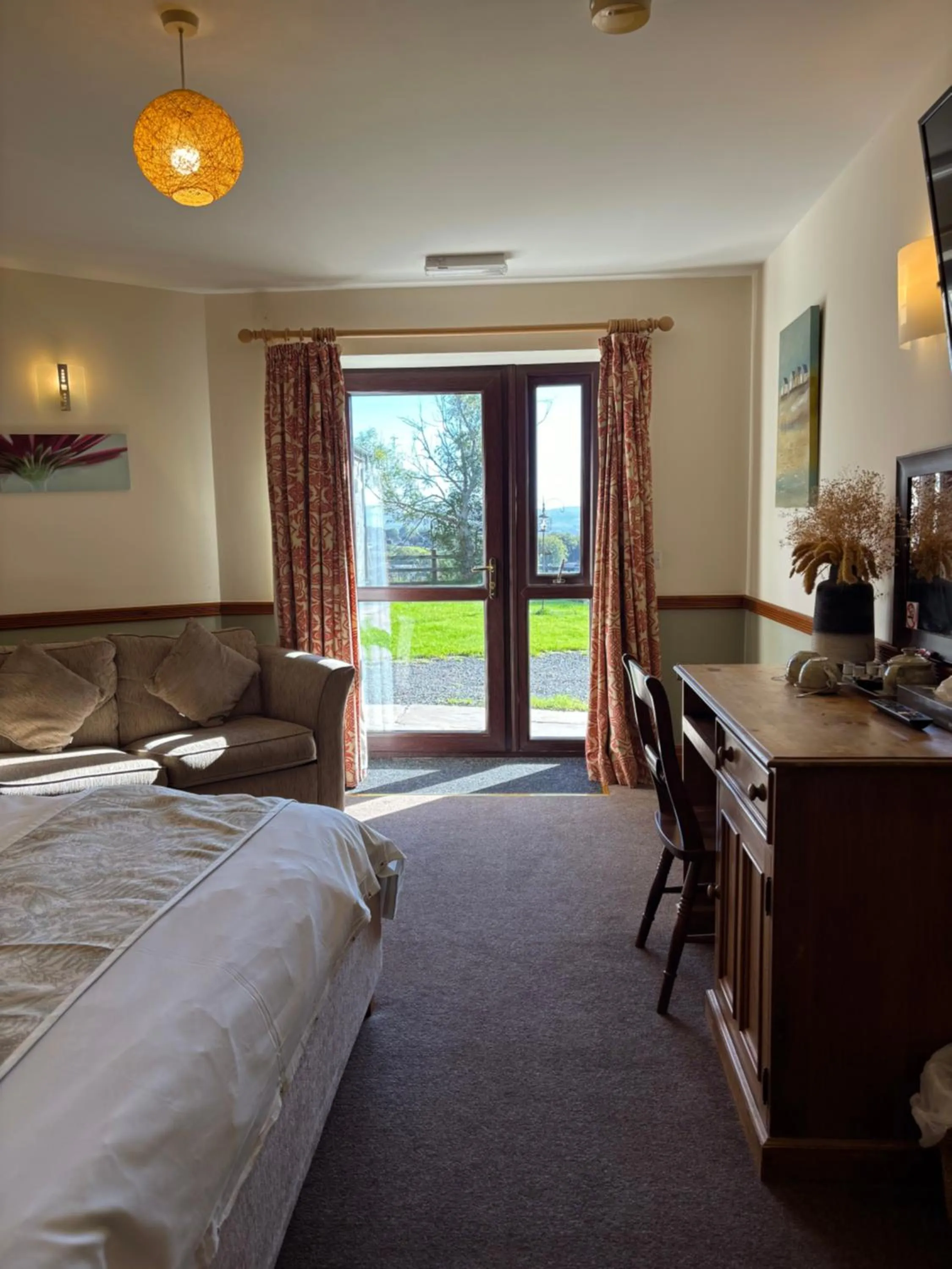 Bedroom, Bed in Fernhill Hotel