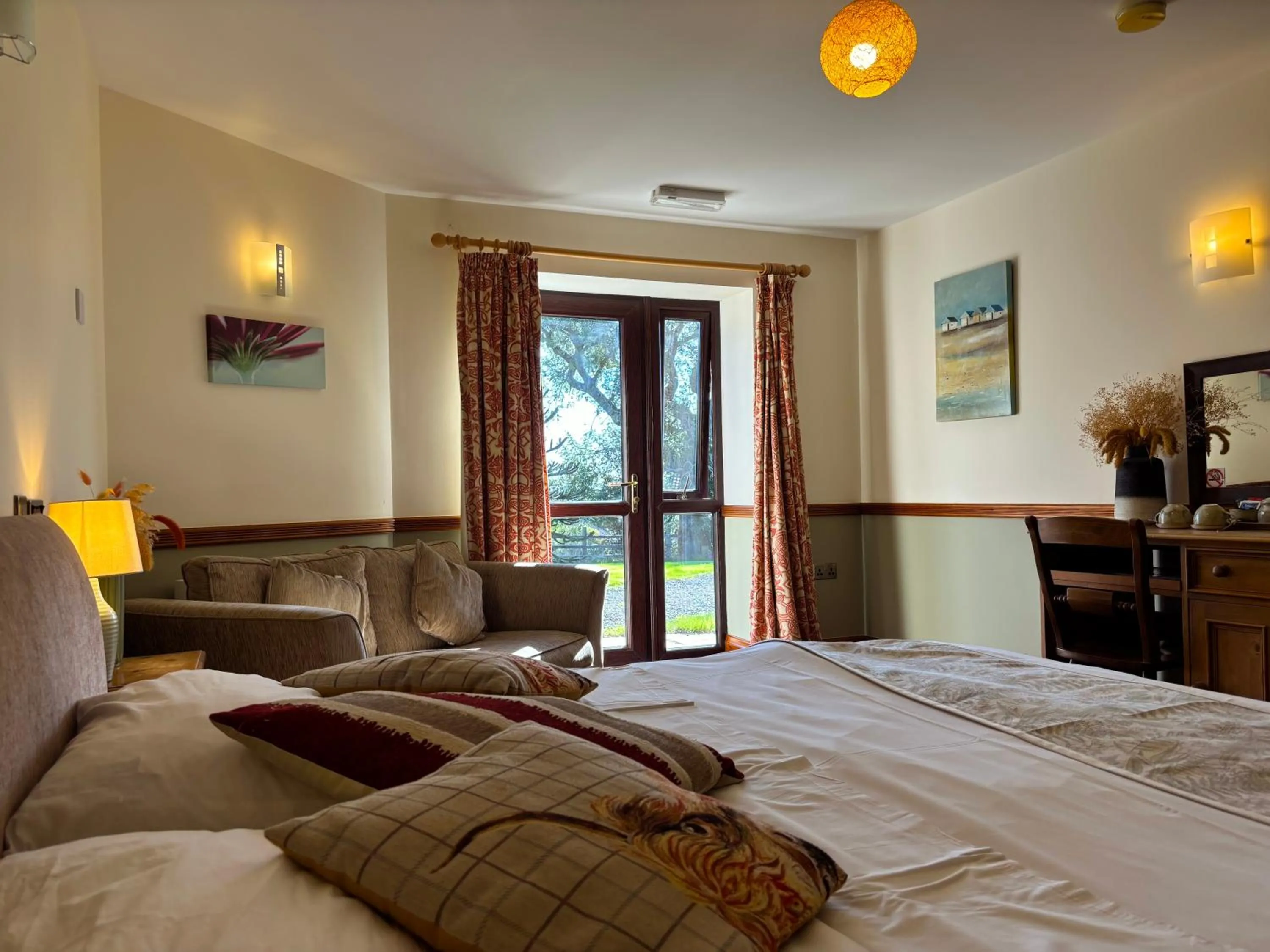 Photo of the whole room, Bed in Fernhill Hotel