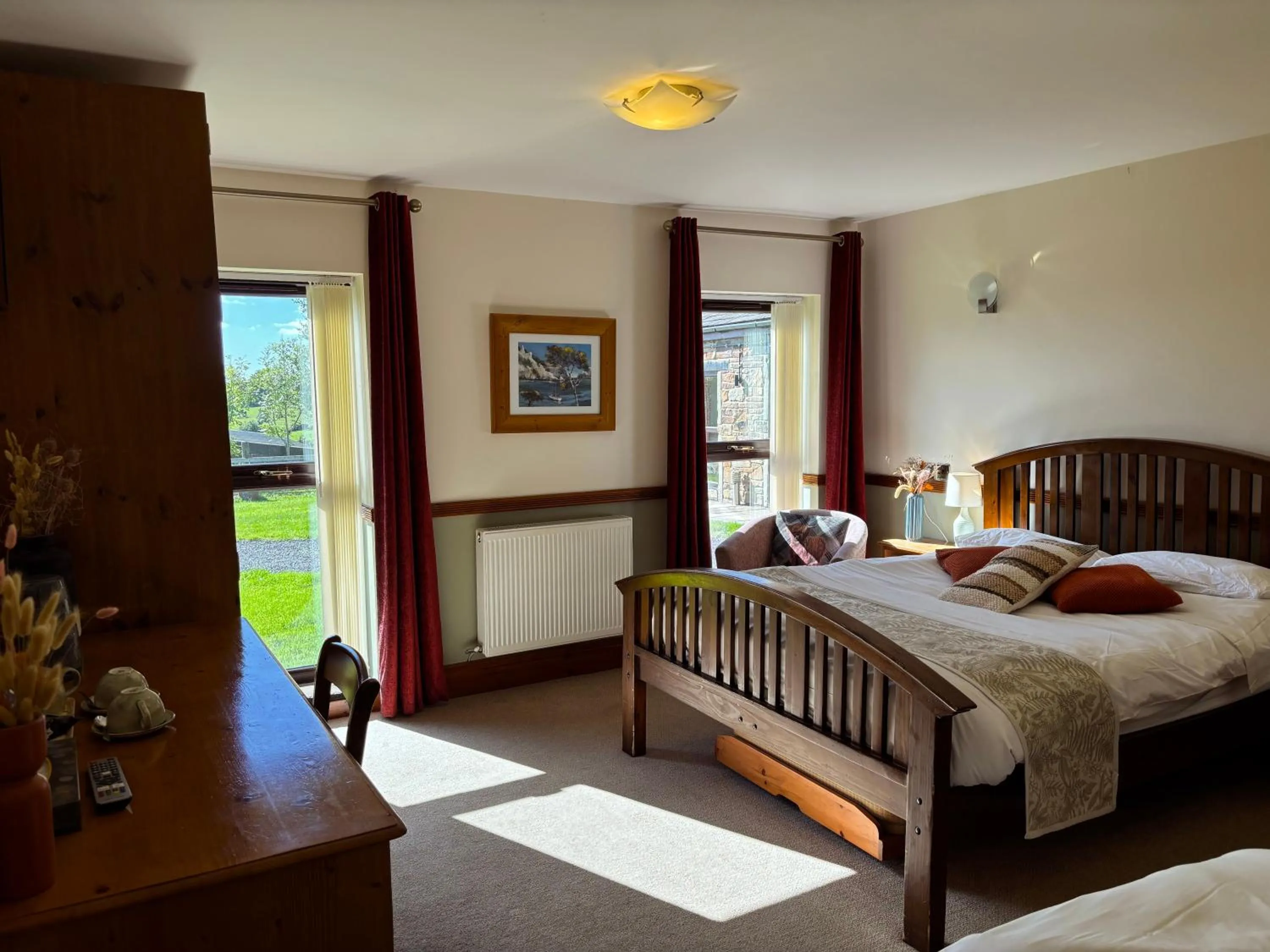 Photo of the whole room, Bed in Fernhill Hotel