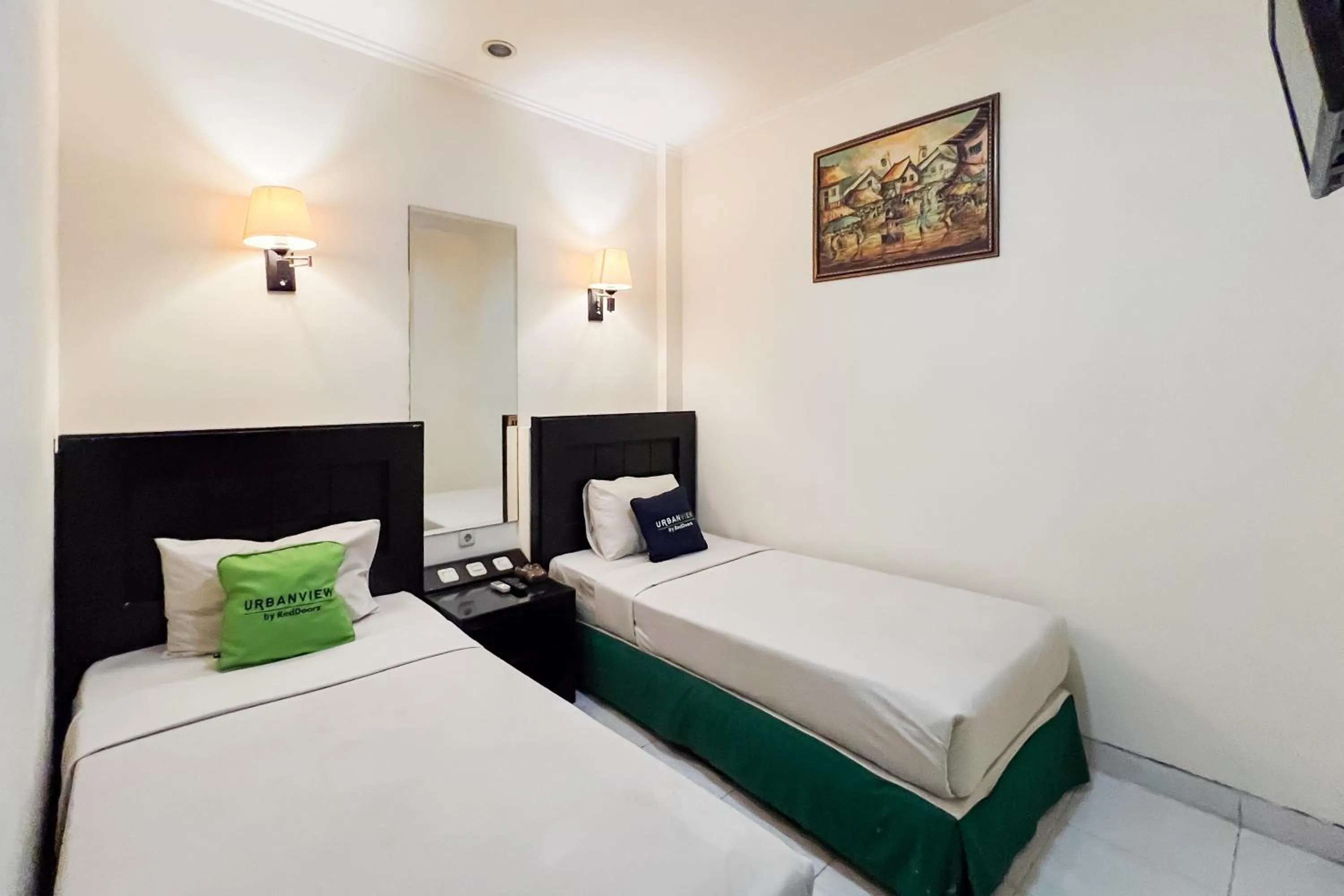 Bedroom, Bed in Urbanview Hotel Yasmin Makassar by RedDoorz