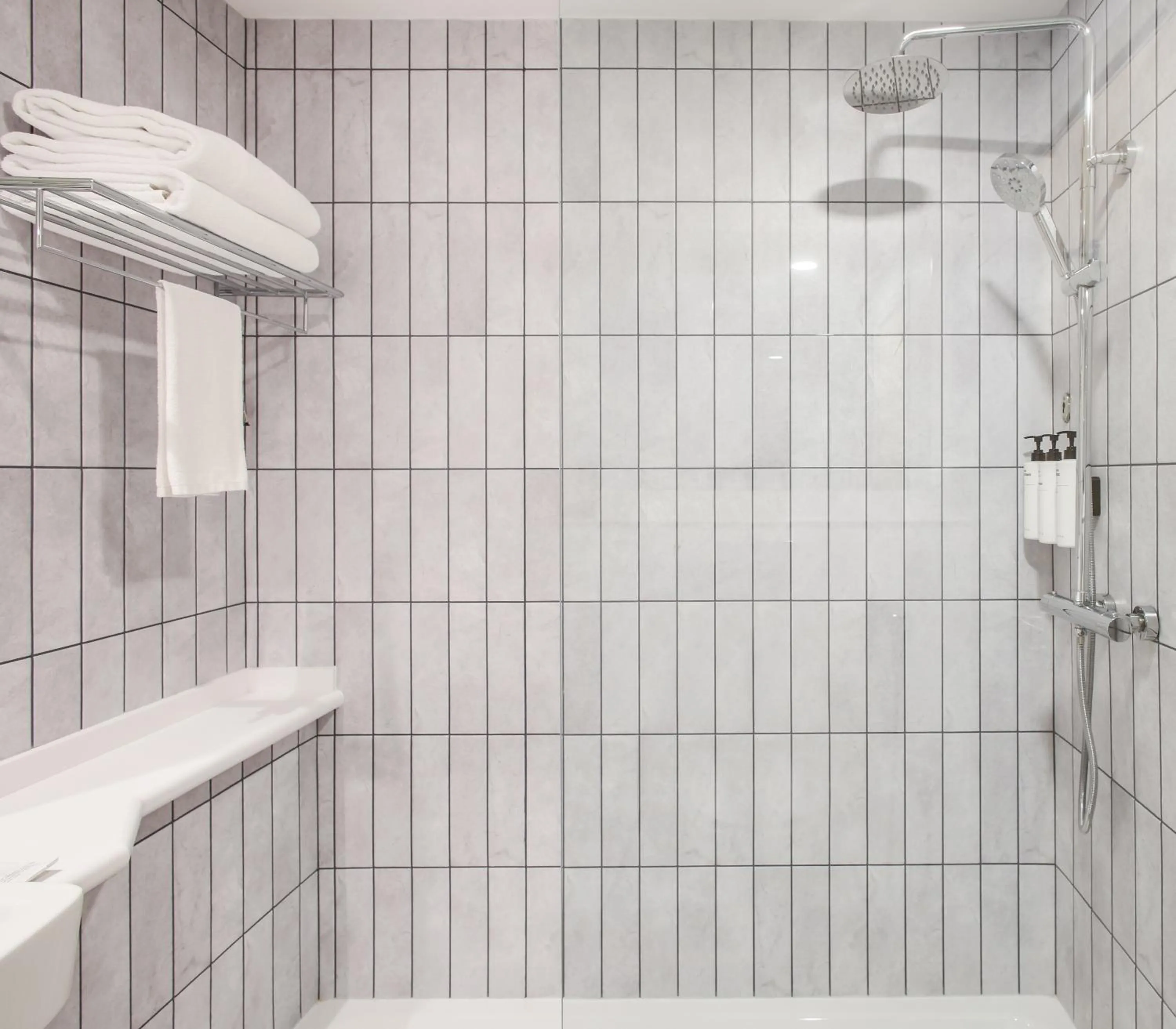 Shower in Premier Inn Abu Dhabi Capital Centre