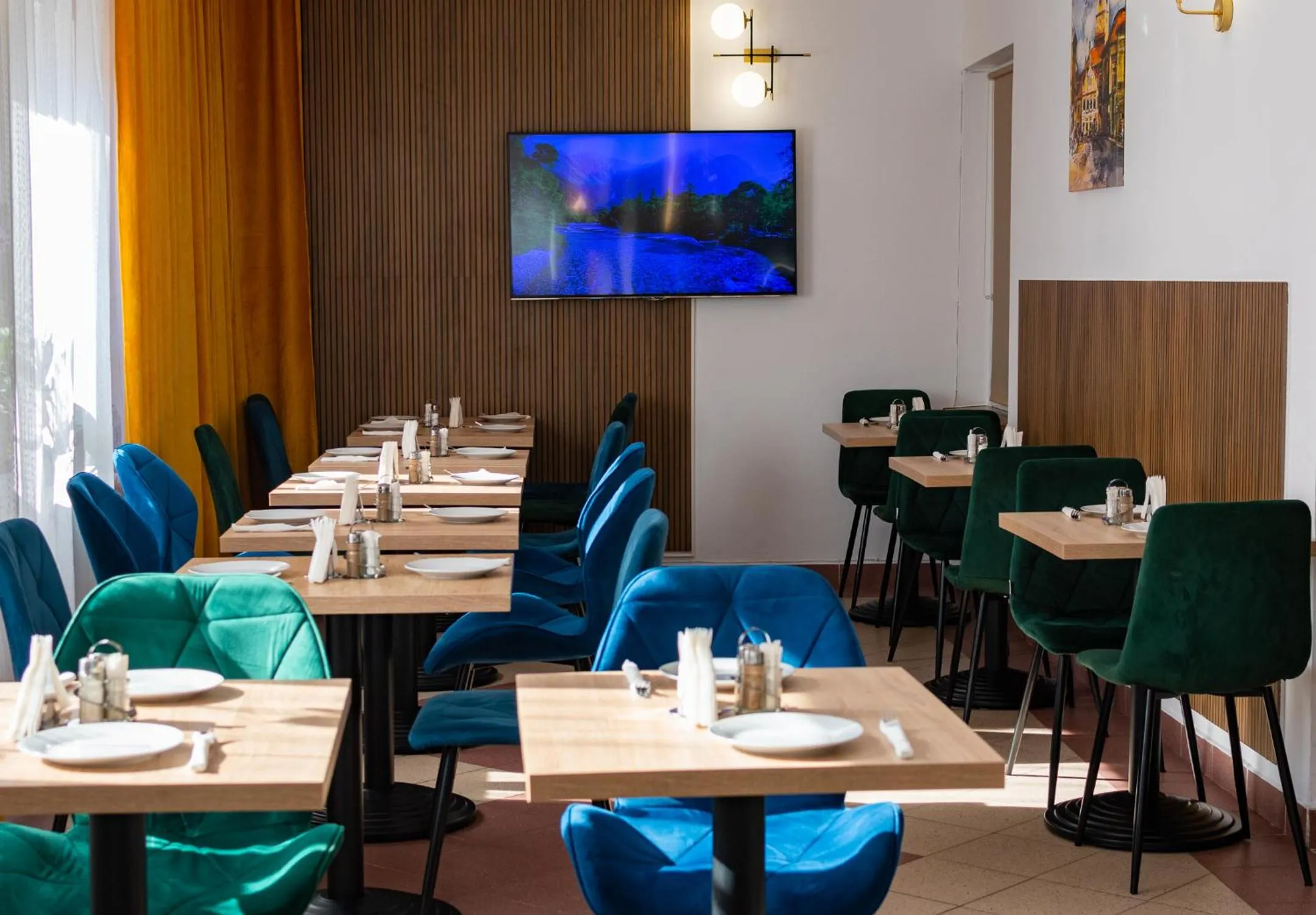 Restaurant/places to eat in Long Street Hotel