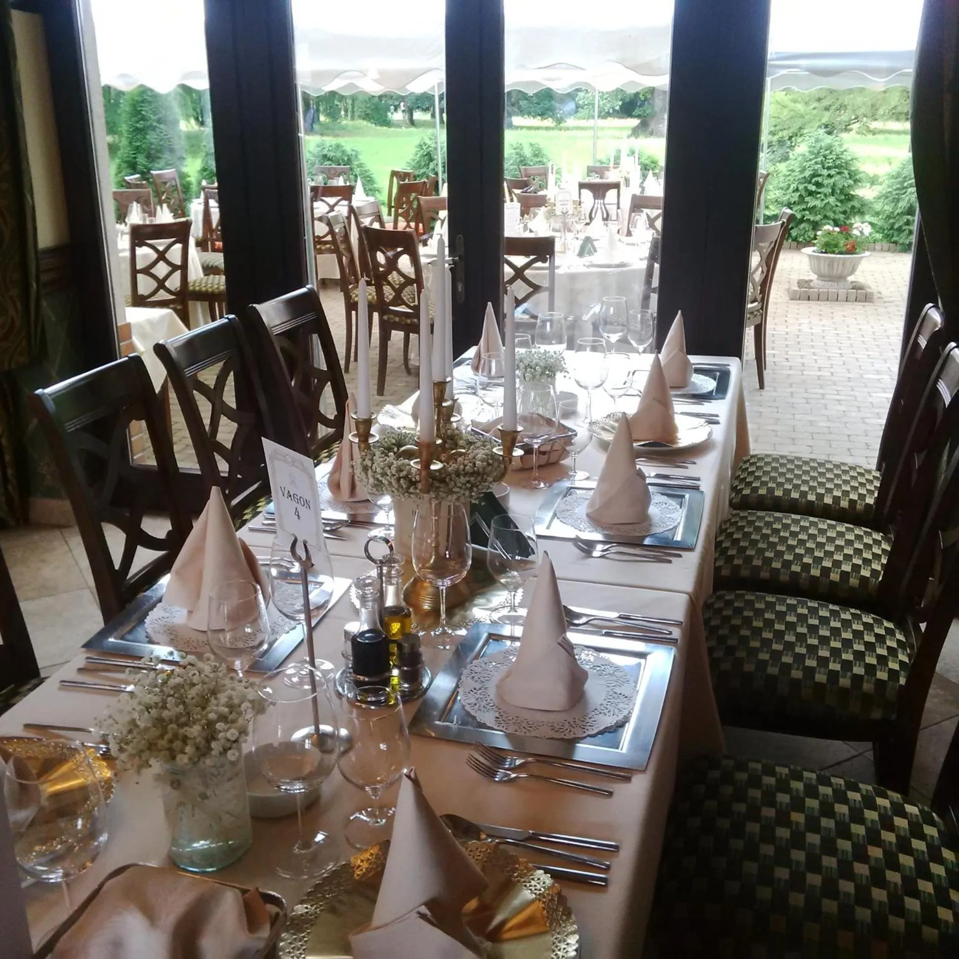 Restaurant/places to eat in Hotel Stejarul