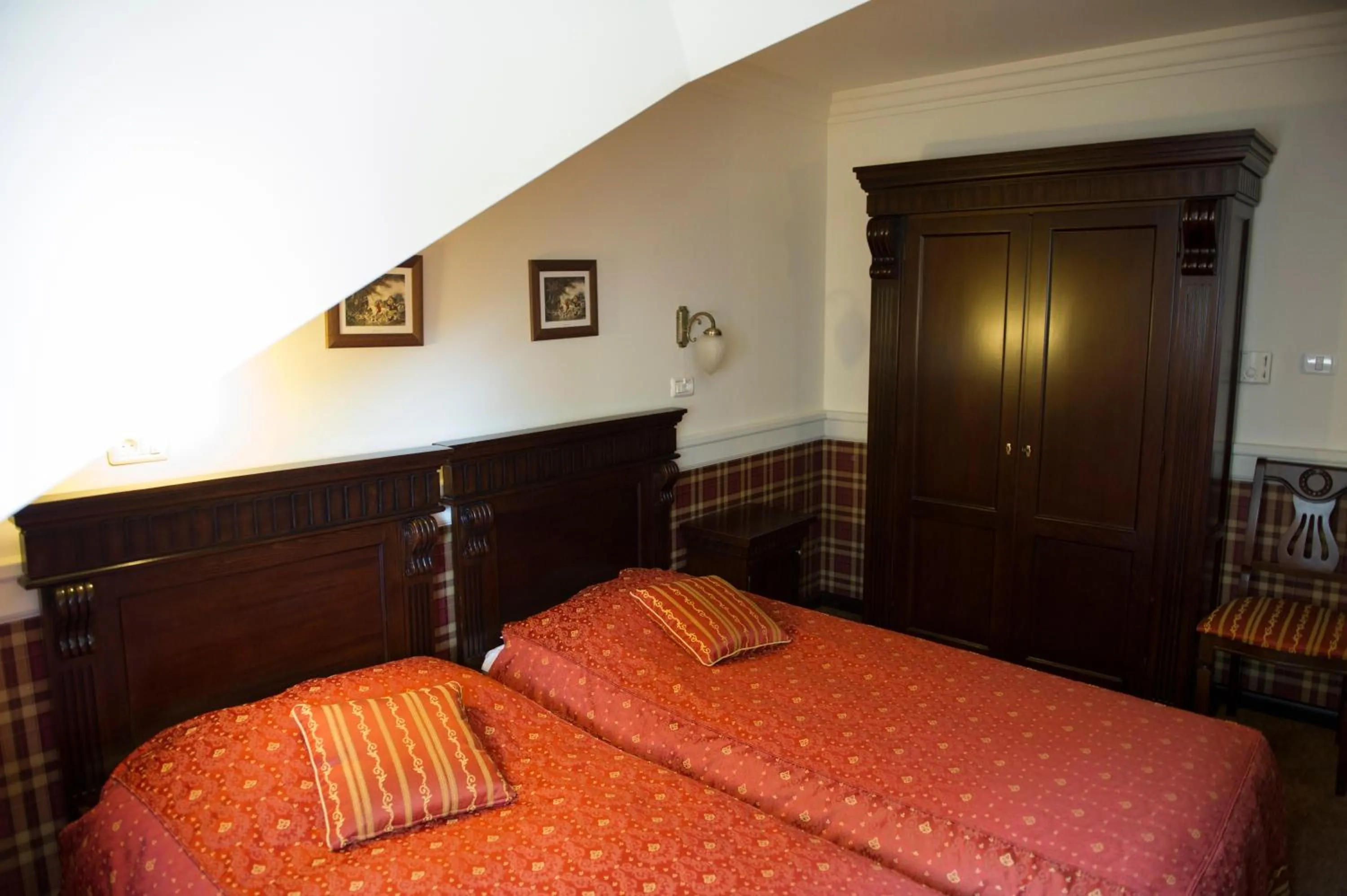 Photo of the whole room in Hotel Stejarul