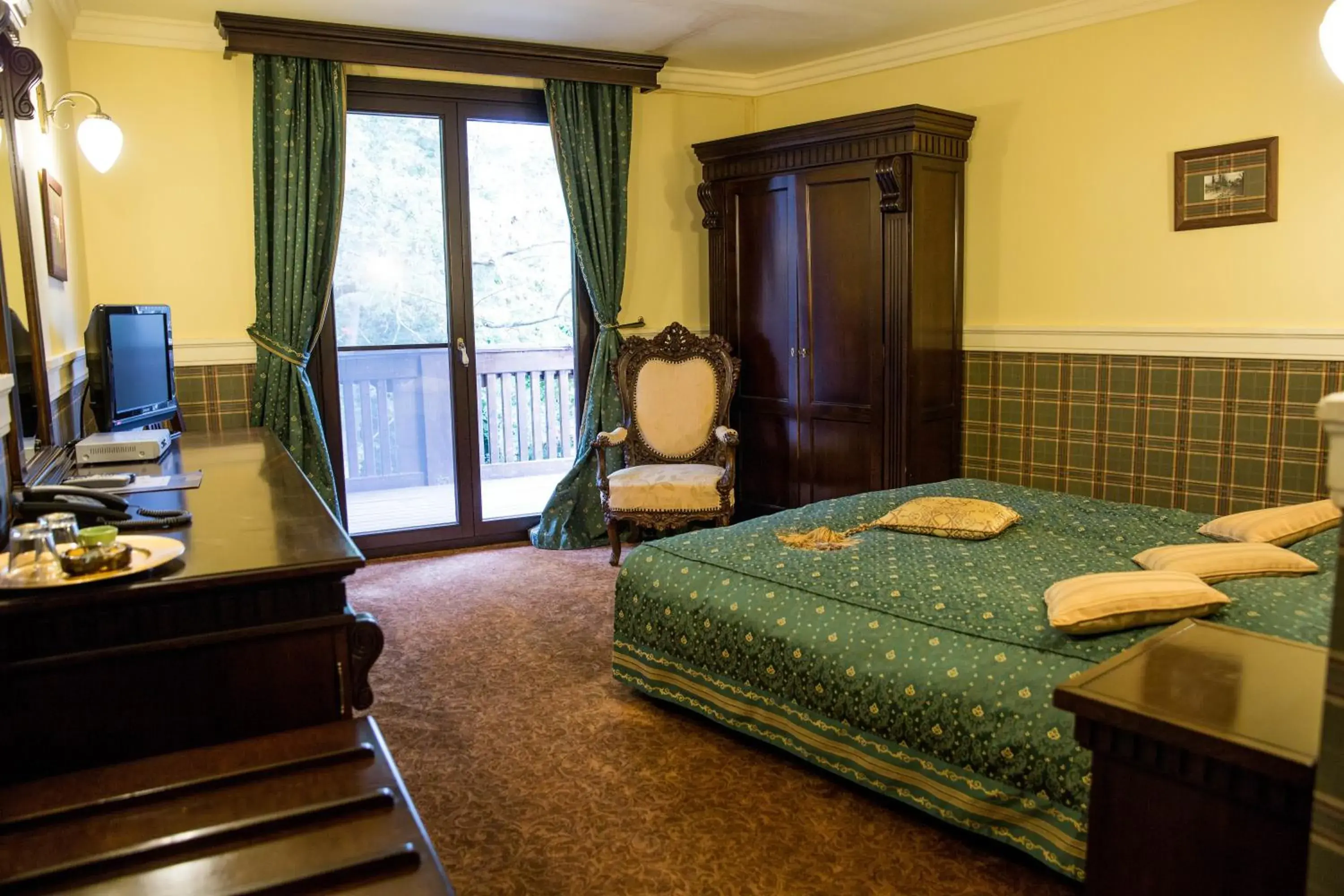 Double or Twin Room with Balcony in Hotel Stejarul Double or Twin Room with Balcony in Hotel Stejarul