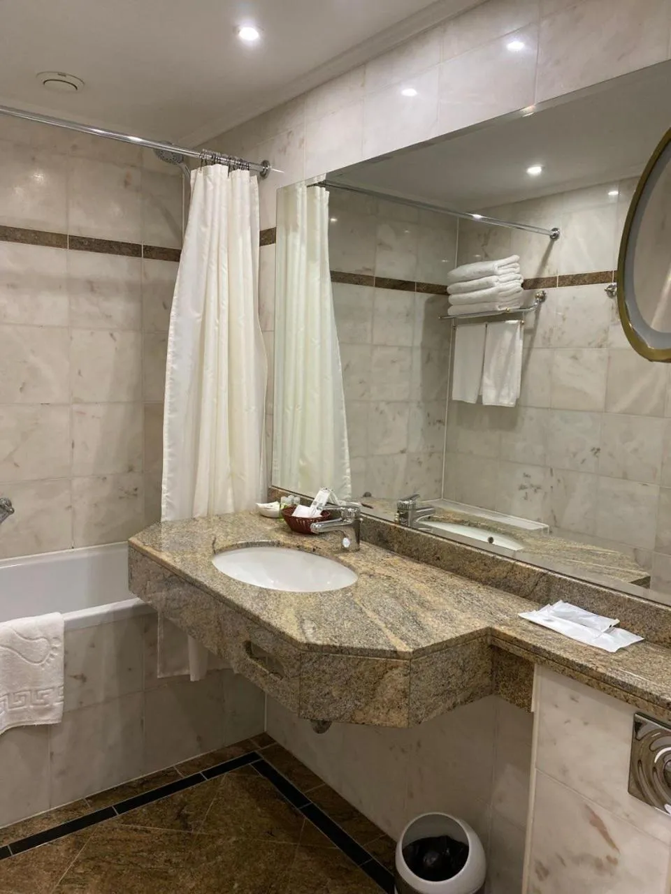 Bath in Natsionalny Hotel