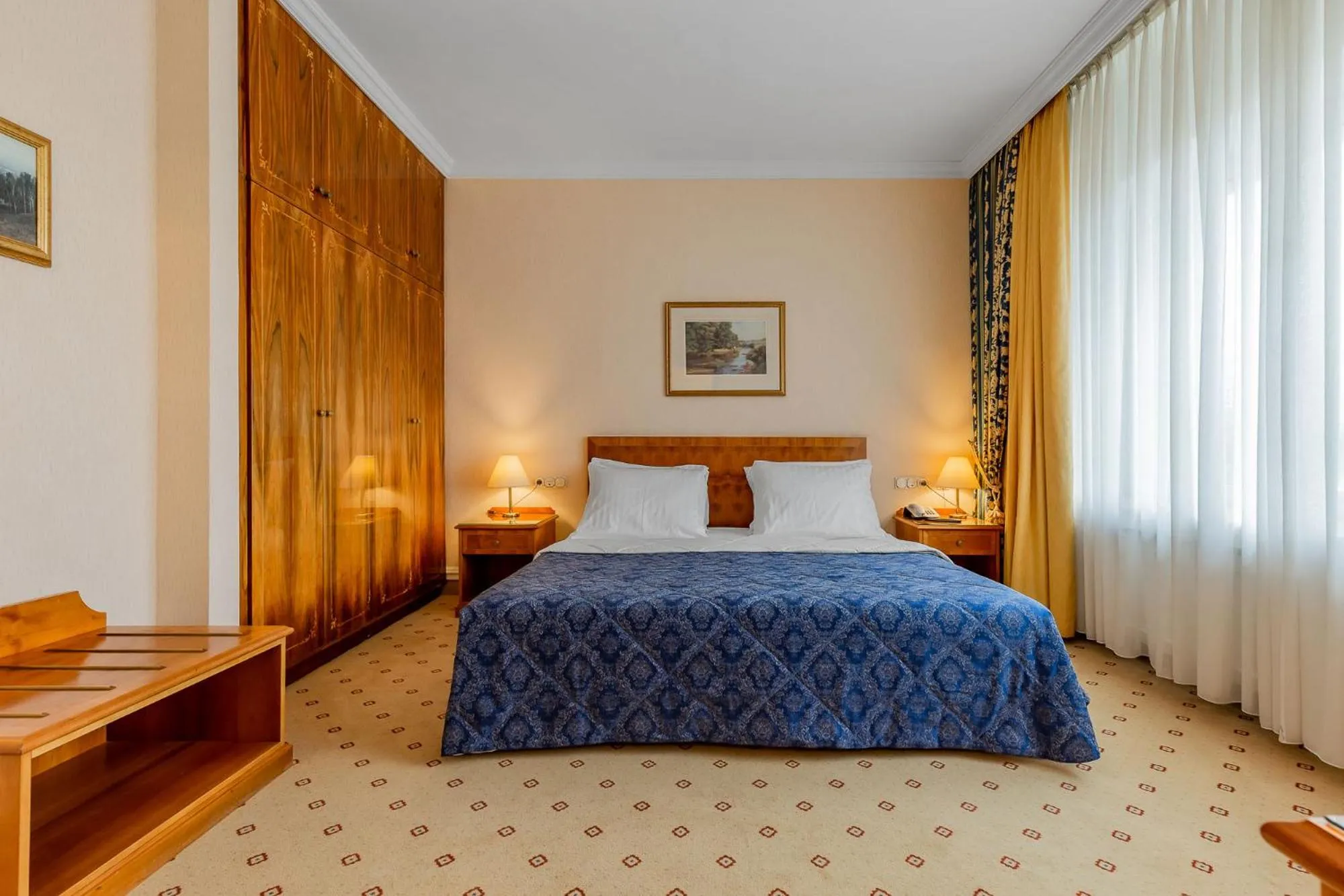 Bed in Natsionalny Hotel