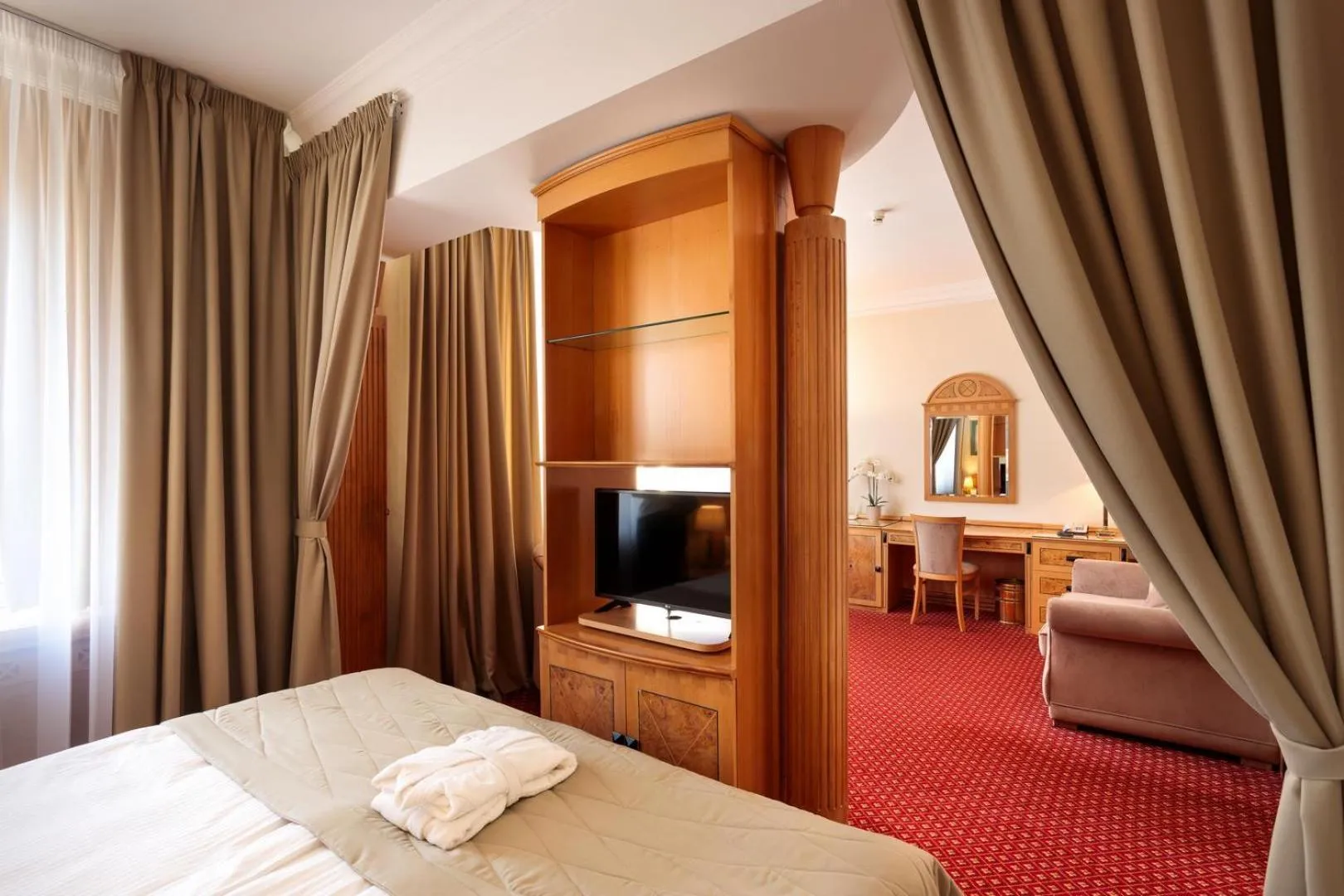 Photo of the whole room, Bed in Natsionalny Hotel