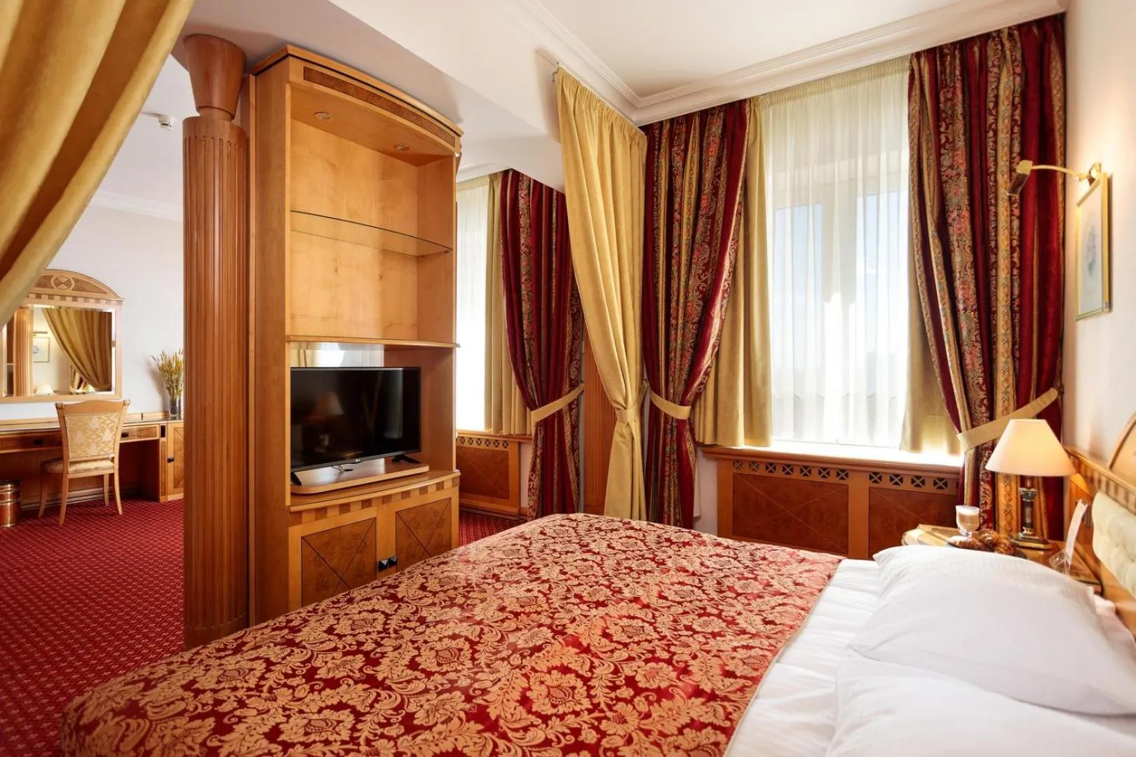 Photo of the whole room, Bed in Natsionalny Hotel