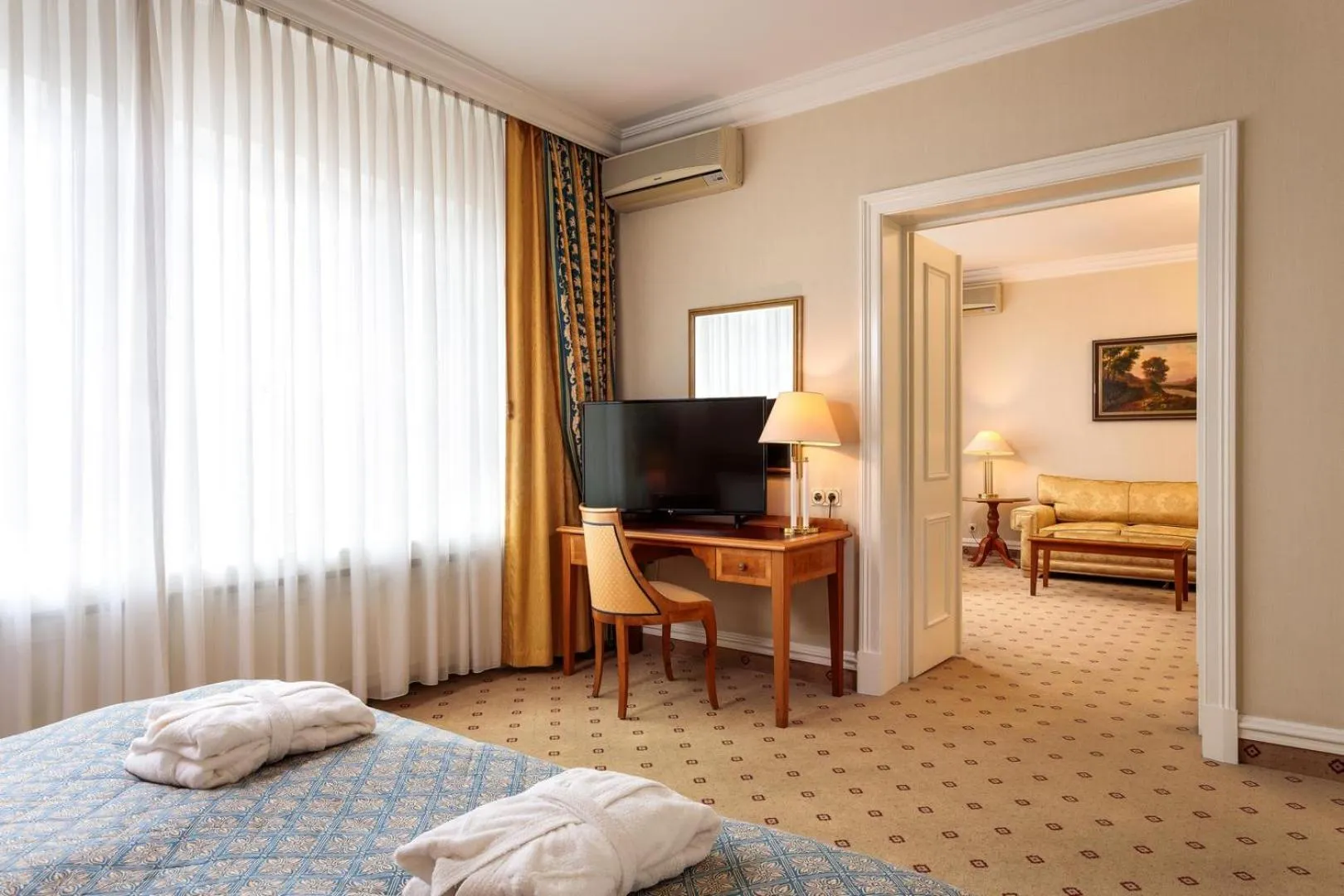 Other, Bed in Natsionalny Hotel