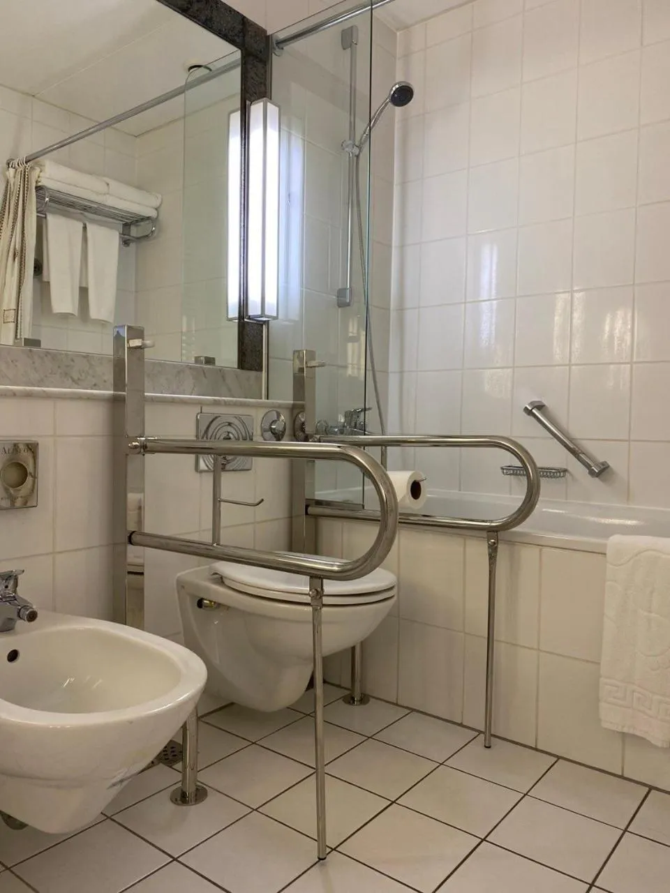 Facility for disabled guests in Natsionalny Hotel