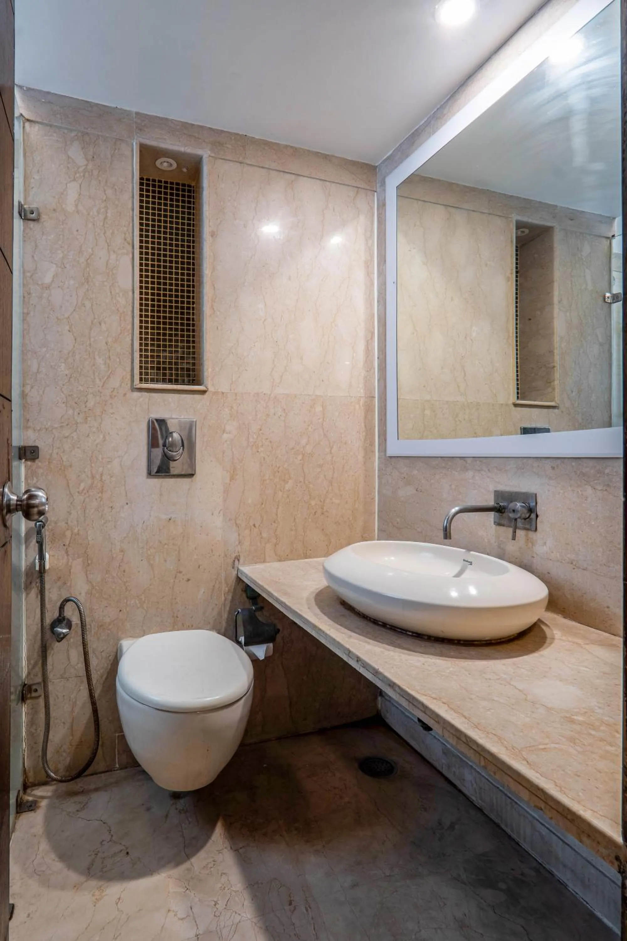 Bathroom in Hotel Le Roi Near New Delhi Railway Station