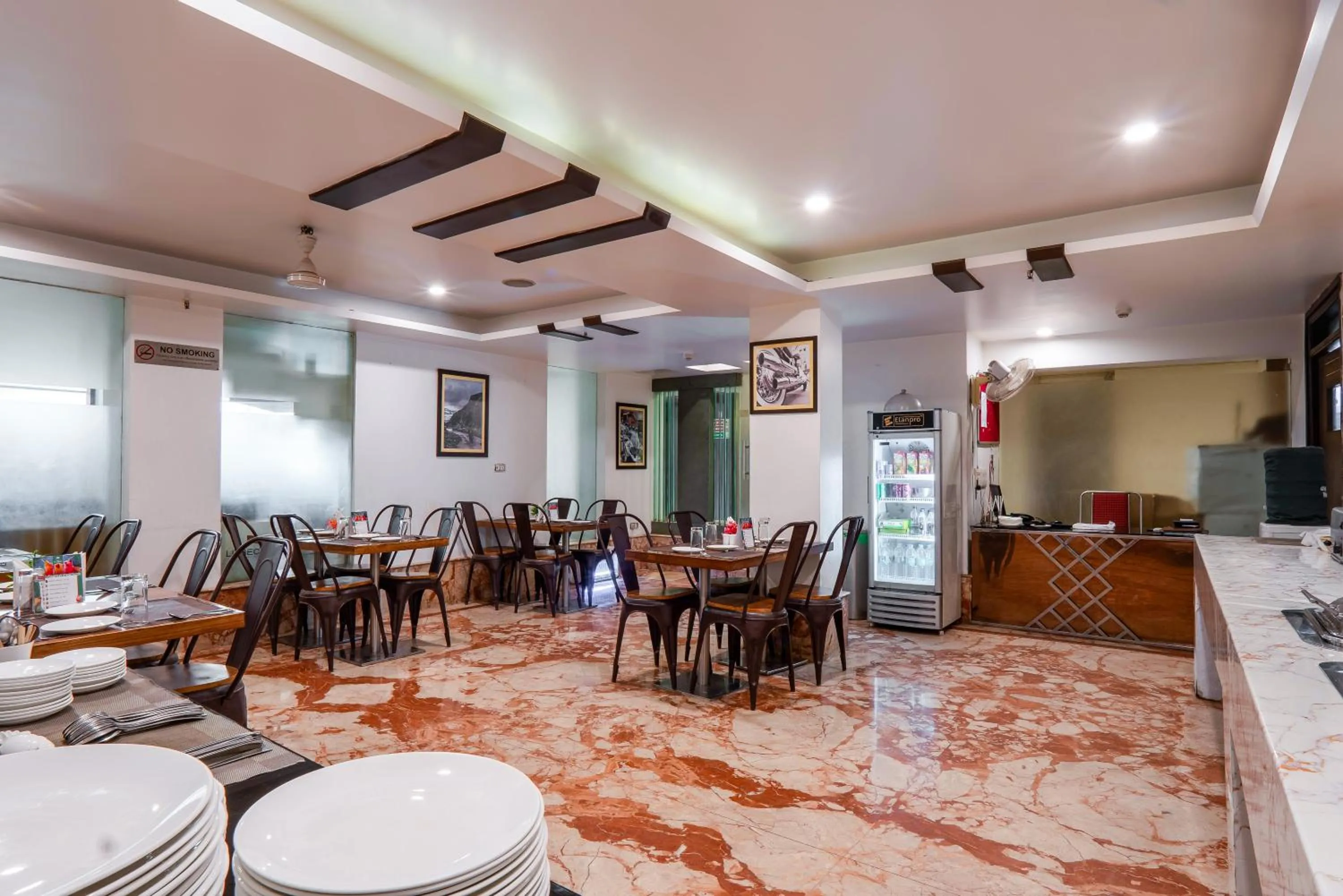 Restaurant/places to eat in Hotel Le Roi Near New Delhi Railway Station