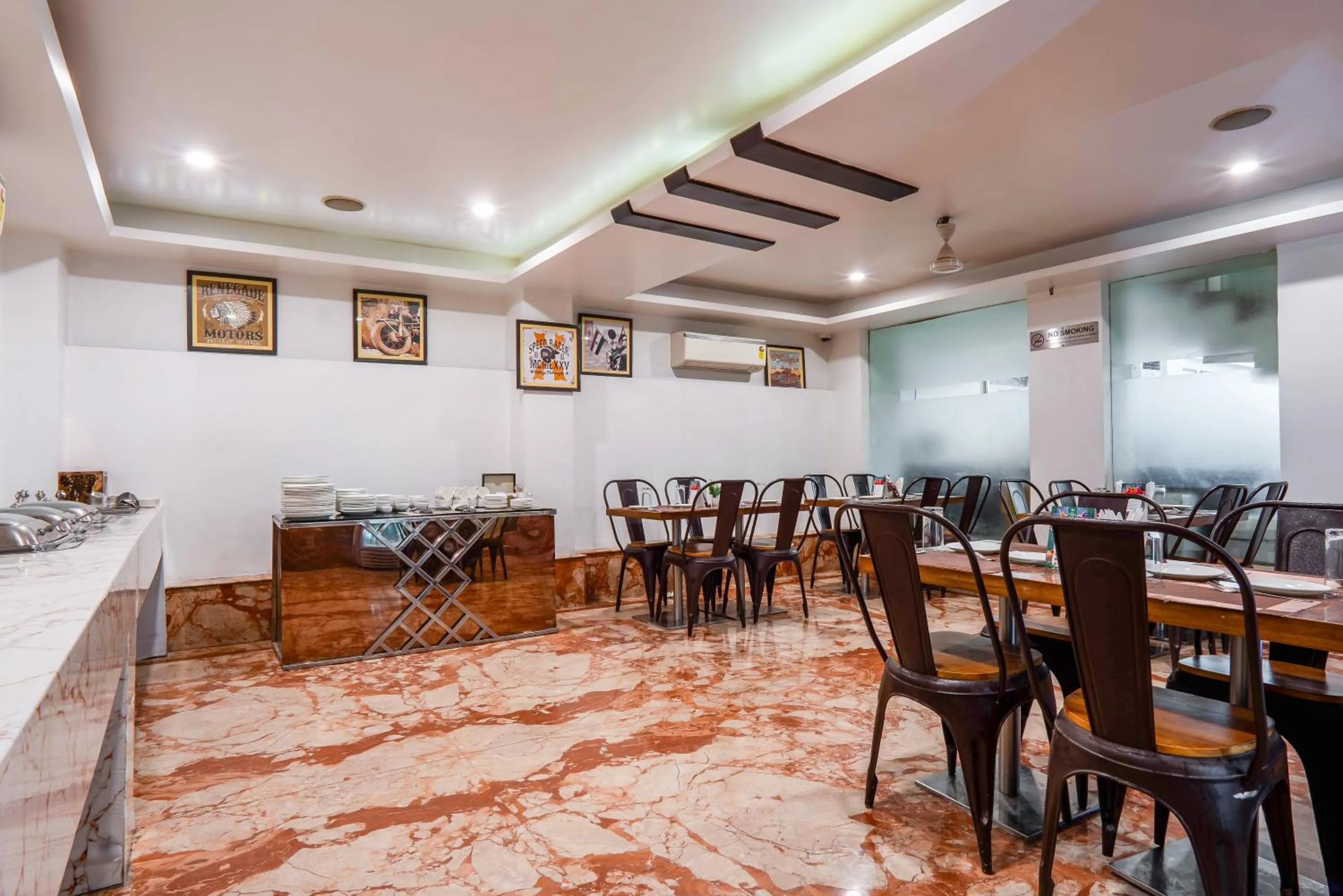 Restaurant/places to eat in Hotel Le Roi Near New Delhi Railway Station