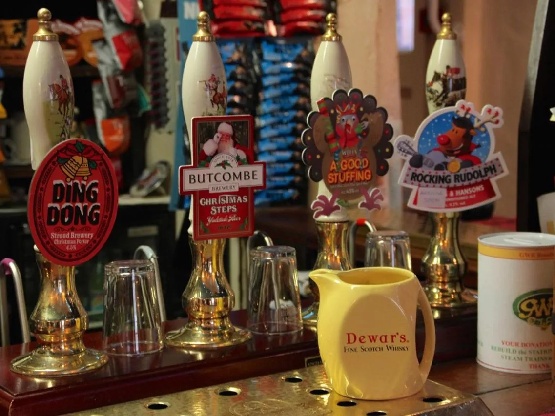 Lounge or bar in Crown and Trumpet Inn