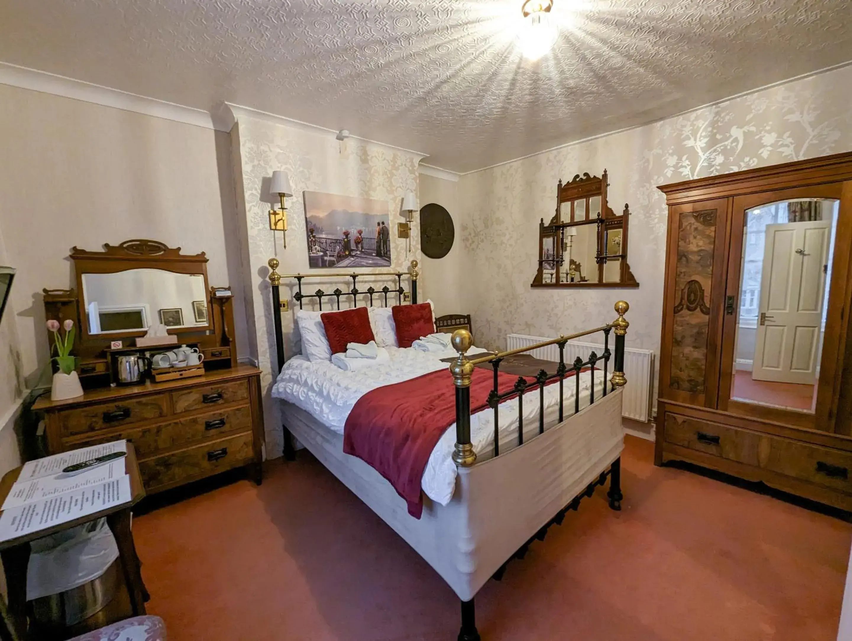 Standard Double Room in Crown and Trumpet Inn Standard Double Room in Crown and Trumpet Inn