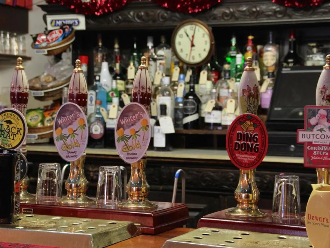 Lounge or bar in Crown and Trumpet Inn