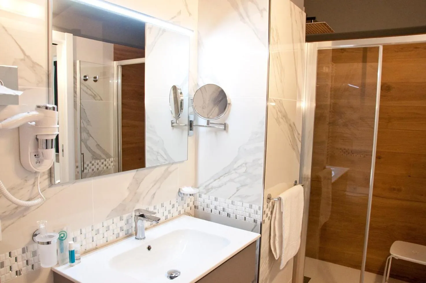 Shower in Ambruosi Village Resort & SPA