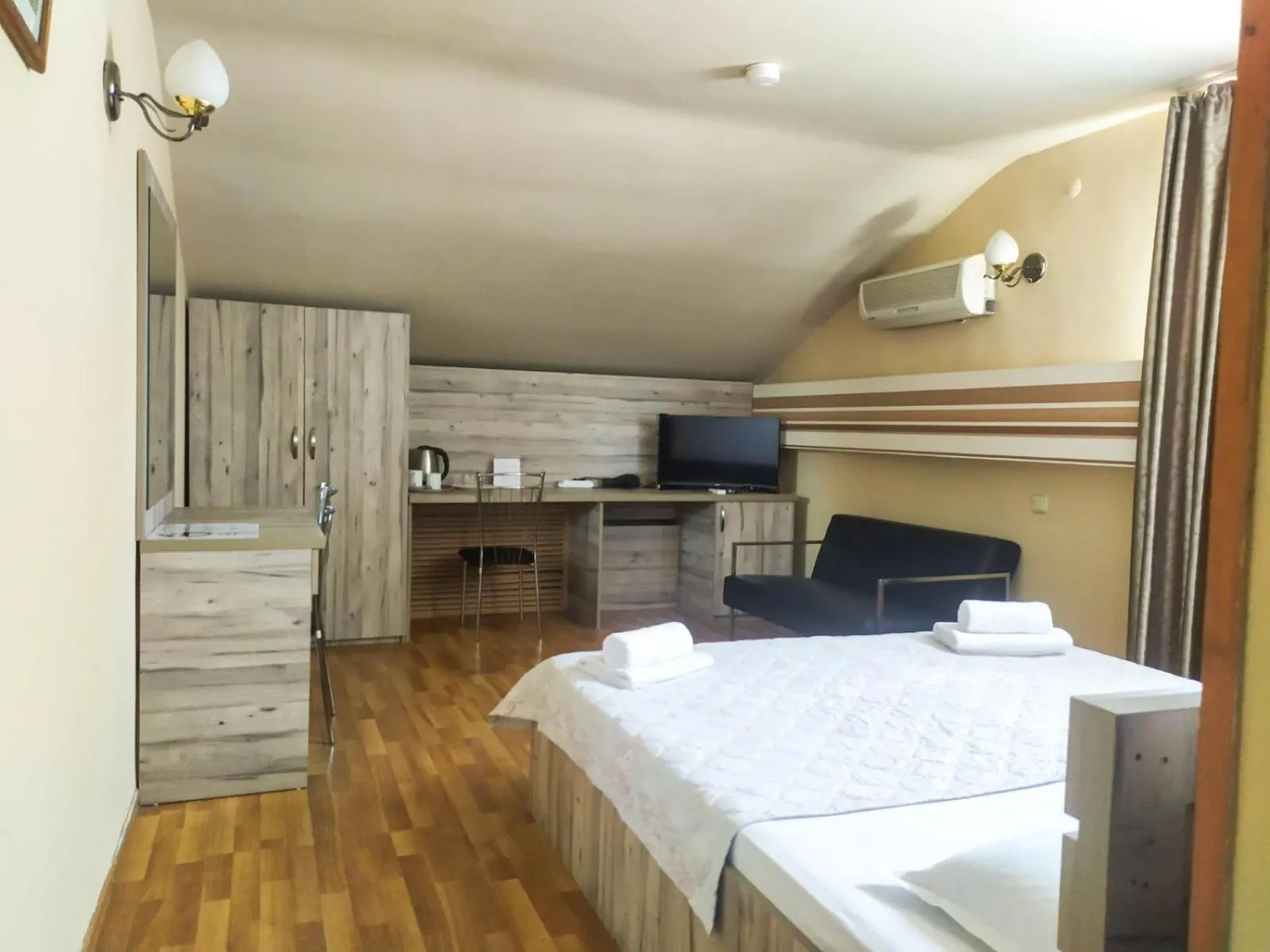 Photo of the whole room, Bed in Georgian House