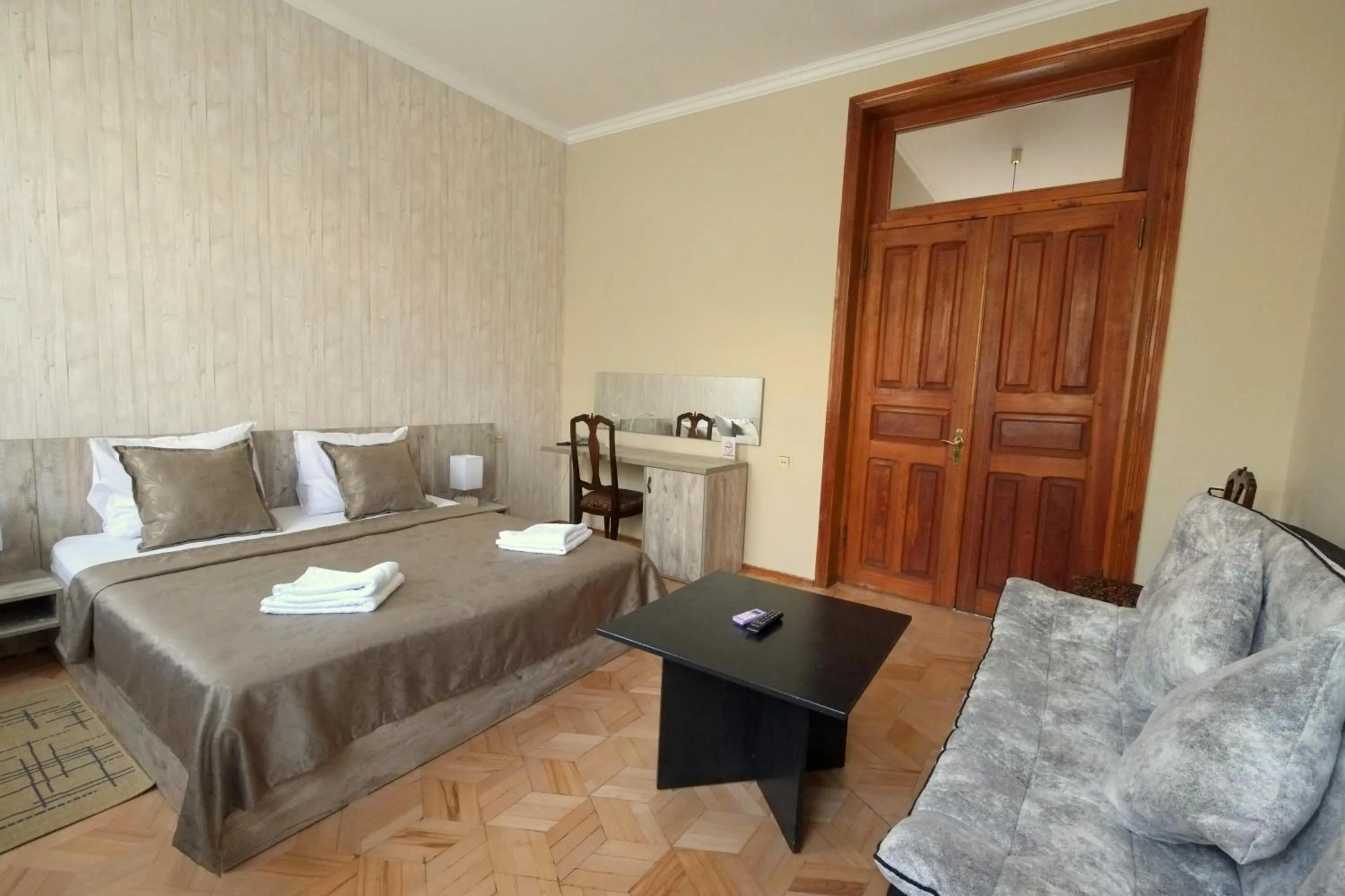 Bedroom, Bed in Georgian House