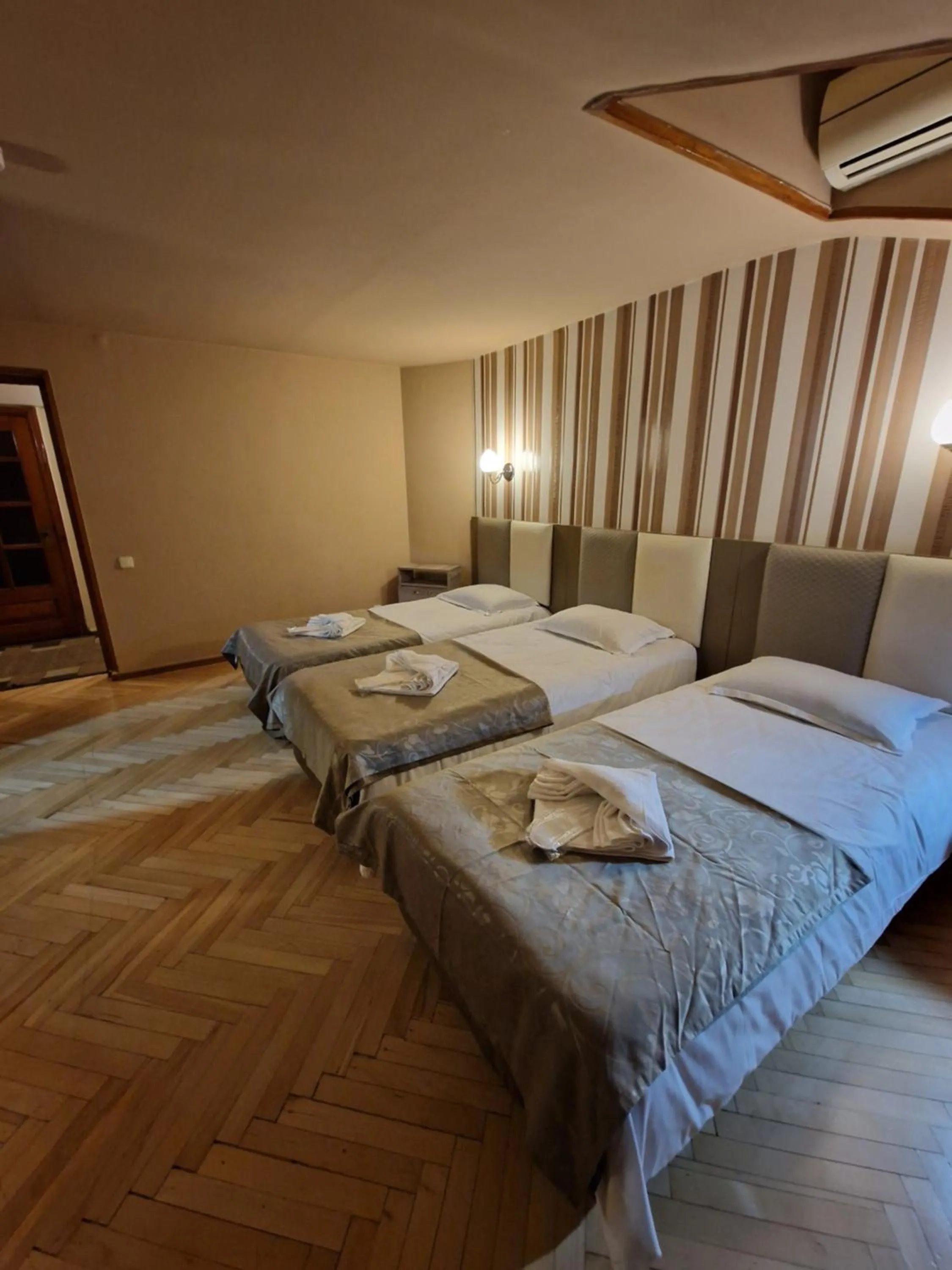 Property building, Bed in Georgian House