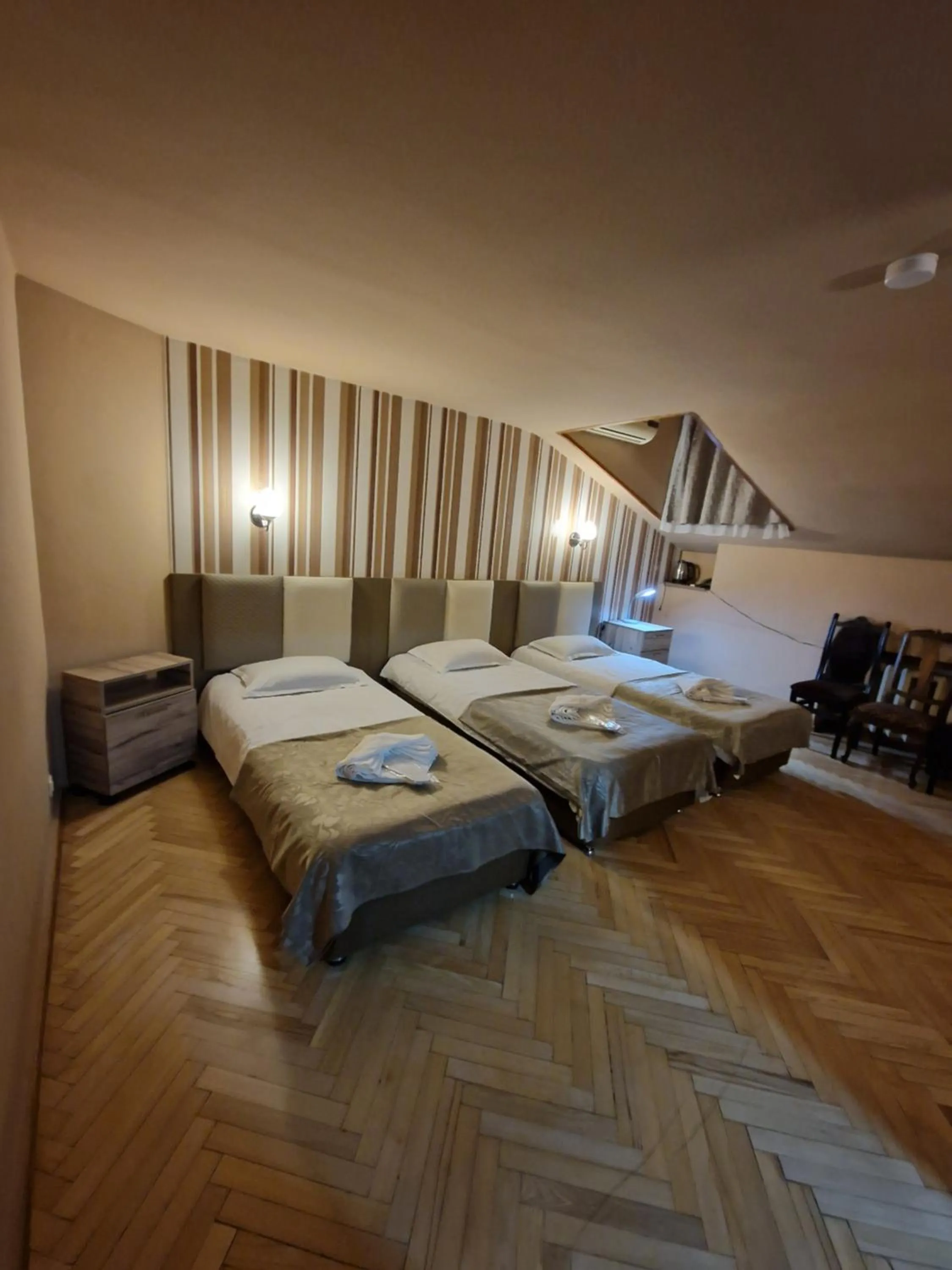 Property building, Bed in Georgian House