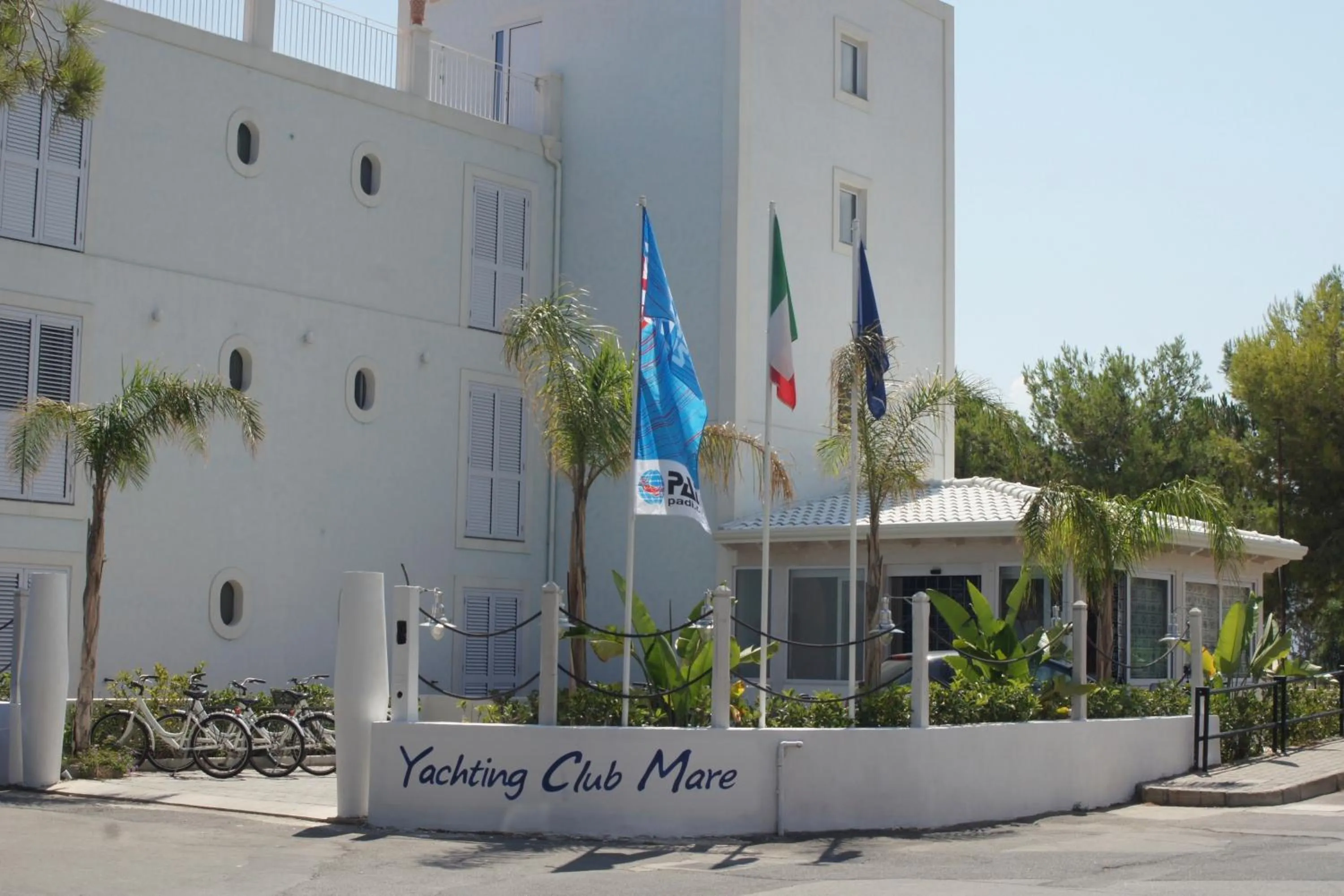 Facade/entrance in Yachting Club Mare