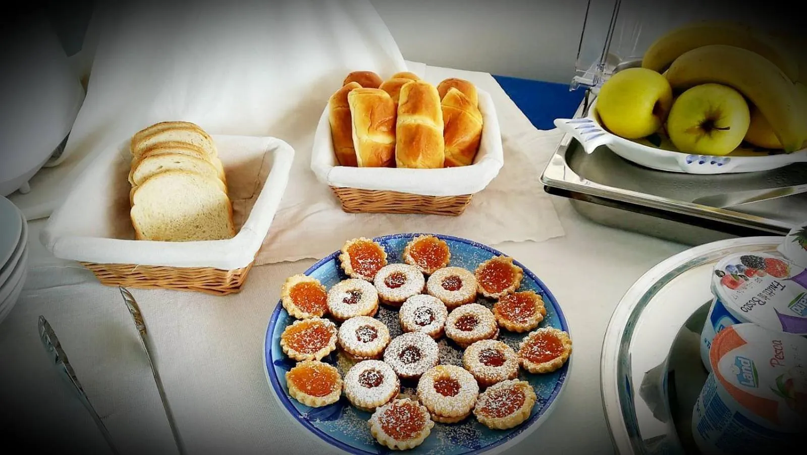 Buffet breakfast in Yachting Club Mare