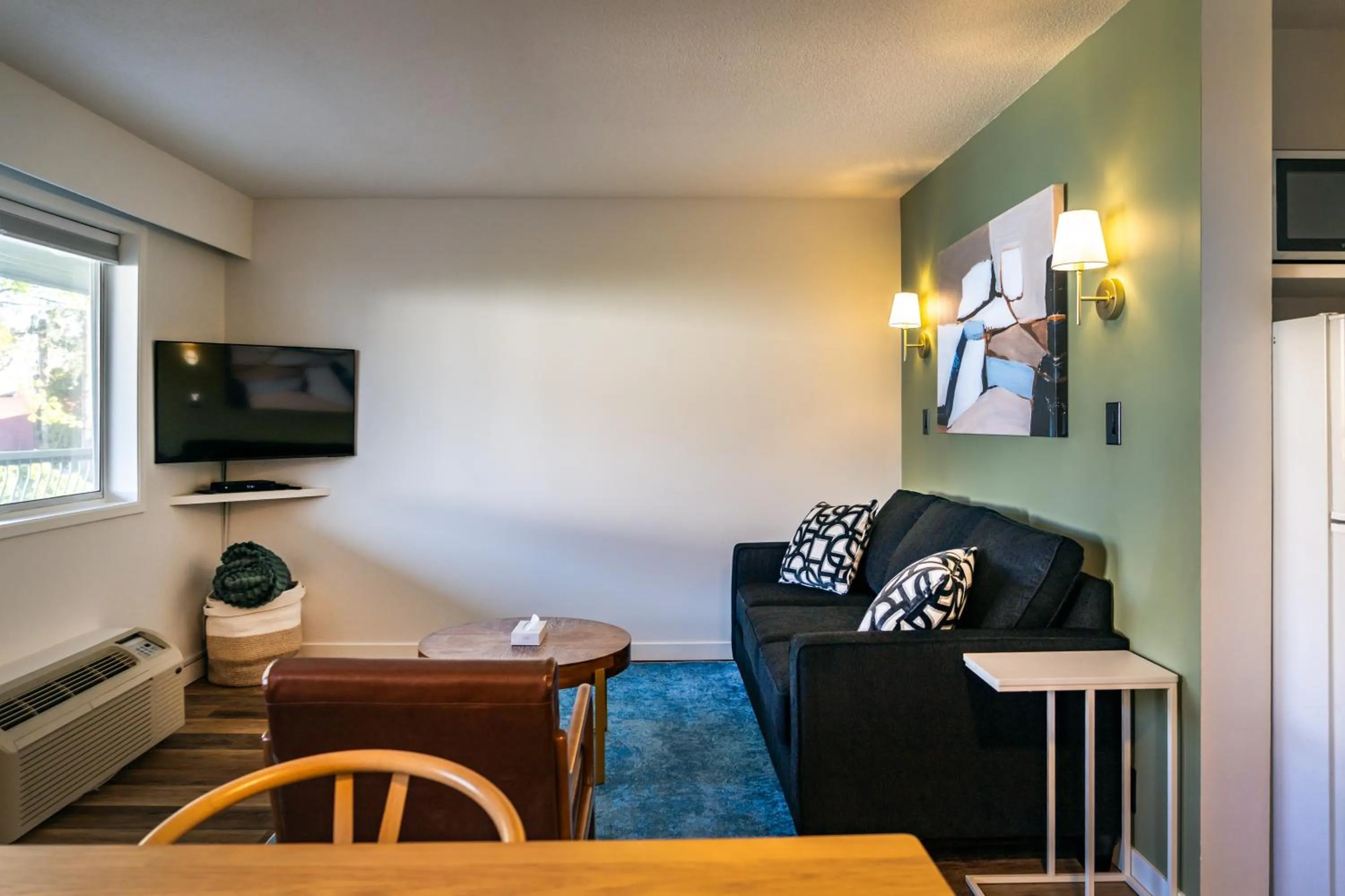 TV and multimedia in Okanagan Lakefront Resort