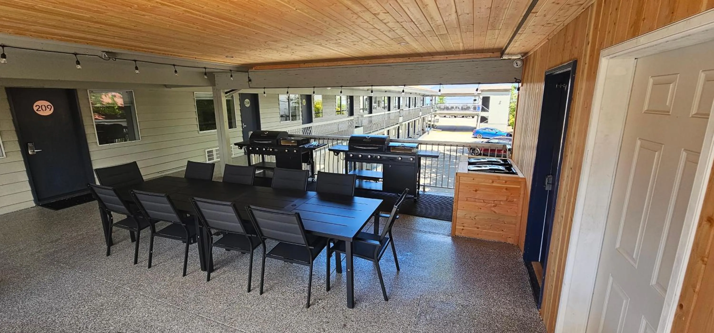 BBQ facilities in Okanagan Lakefront Resort