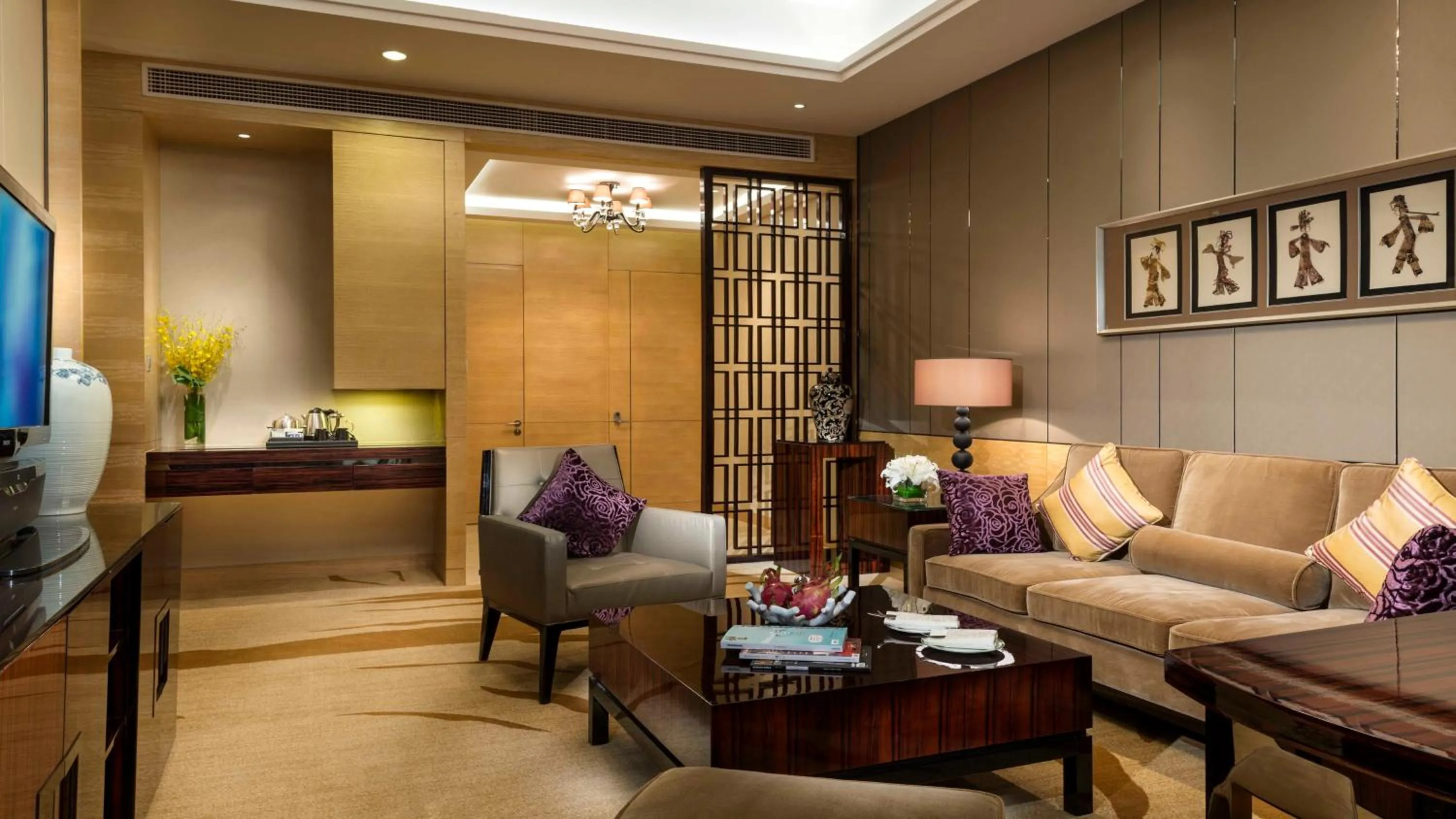 Bedroom in InterContinental Tangshan by IHG
