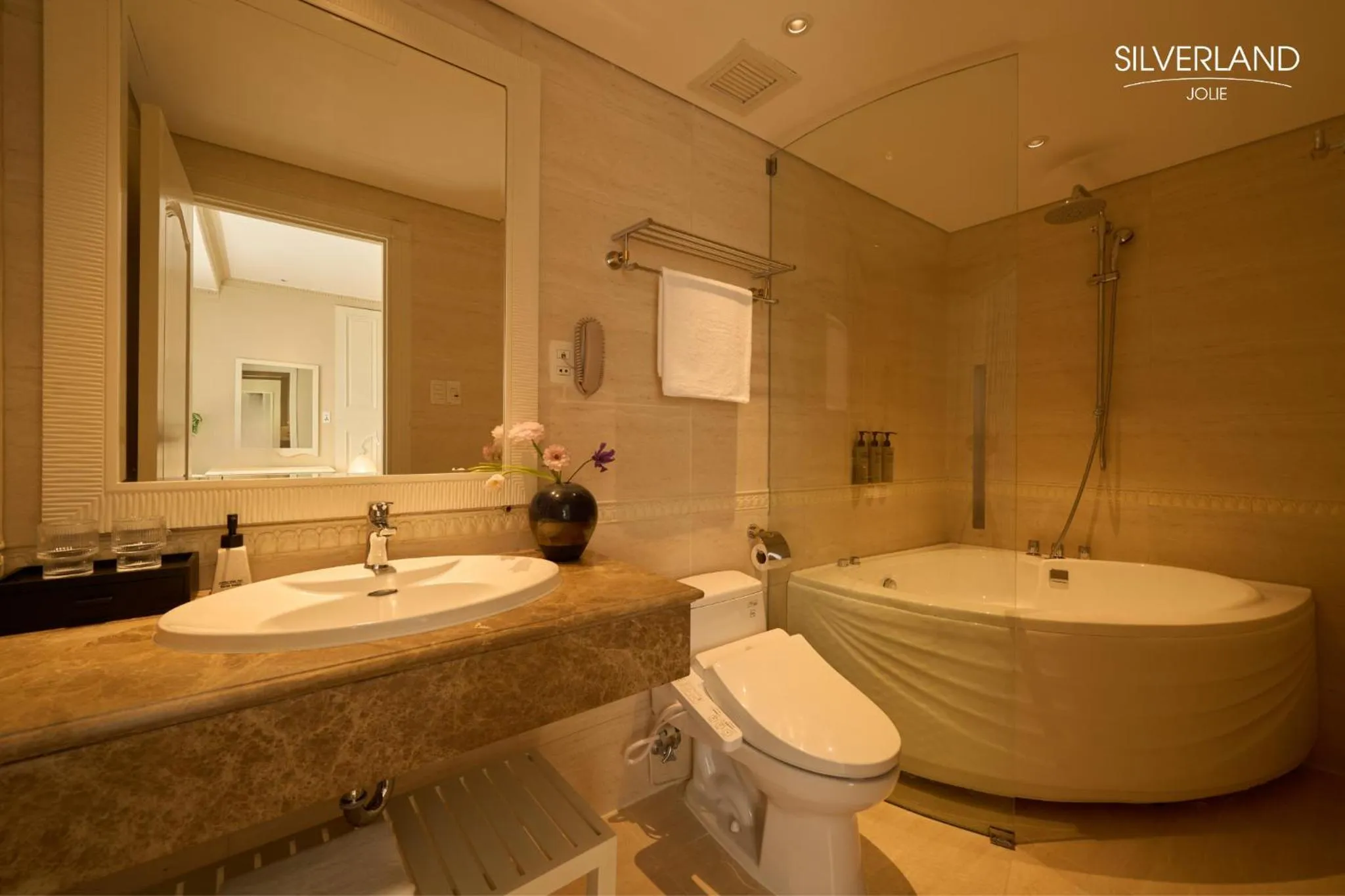 Bathroom in Silverland Jolie Hotel