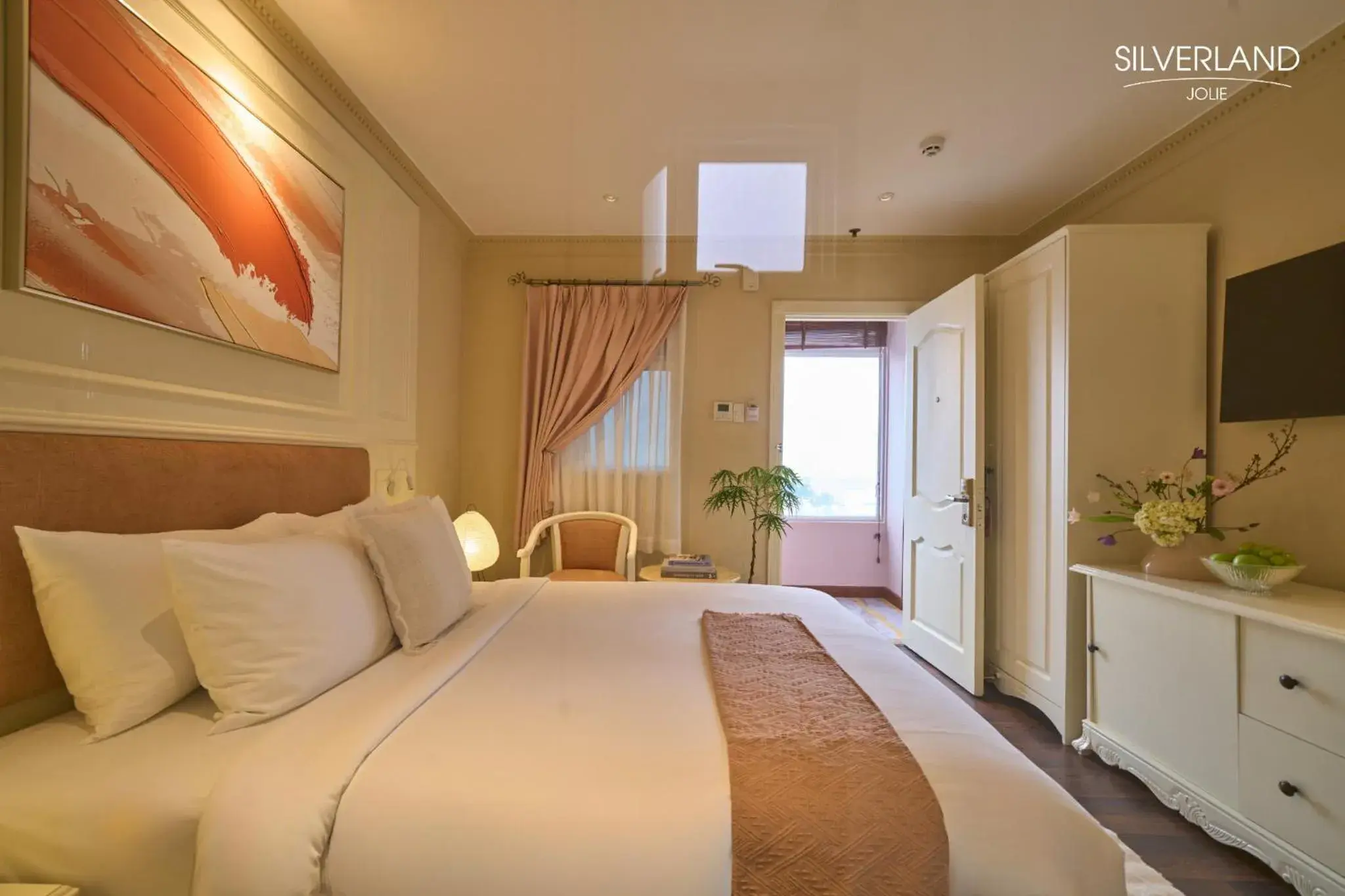 Premier Double Room (with Afternoon tea) in Silverland Jolie Hotel Premier Double Room (with Afternoon tea) in Silverland Jolie Hotel