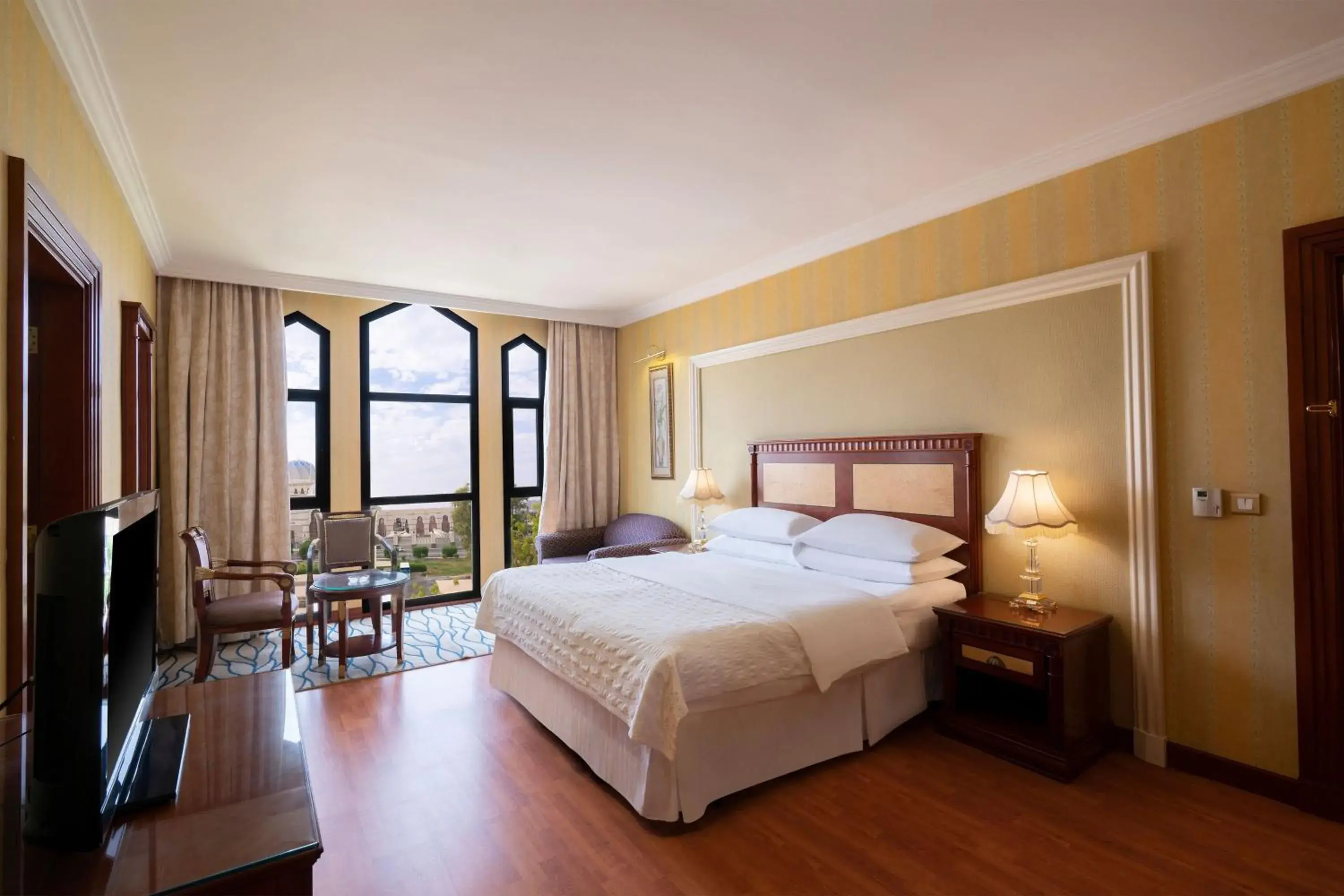 High Floor Standard King Bed, Sofa bed in Le Meridien Medina High Floor Standard King Bed, Sofa bed in Le Meridien Medina