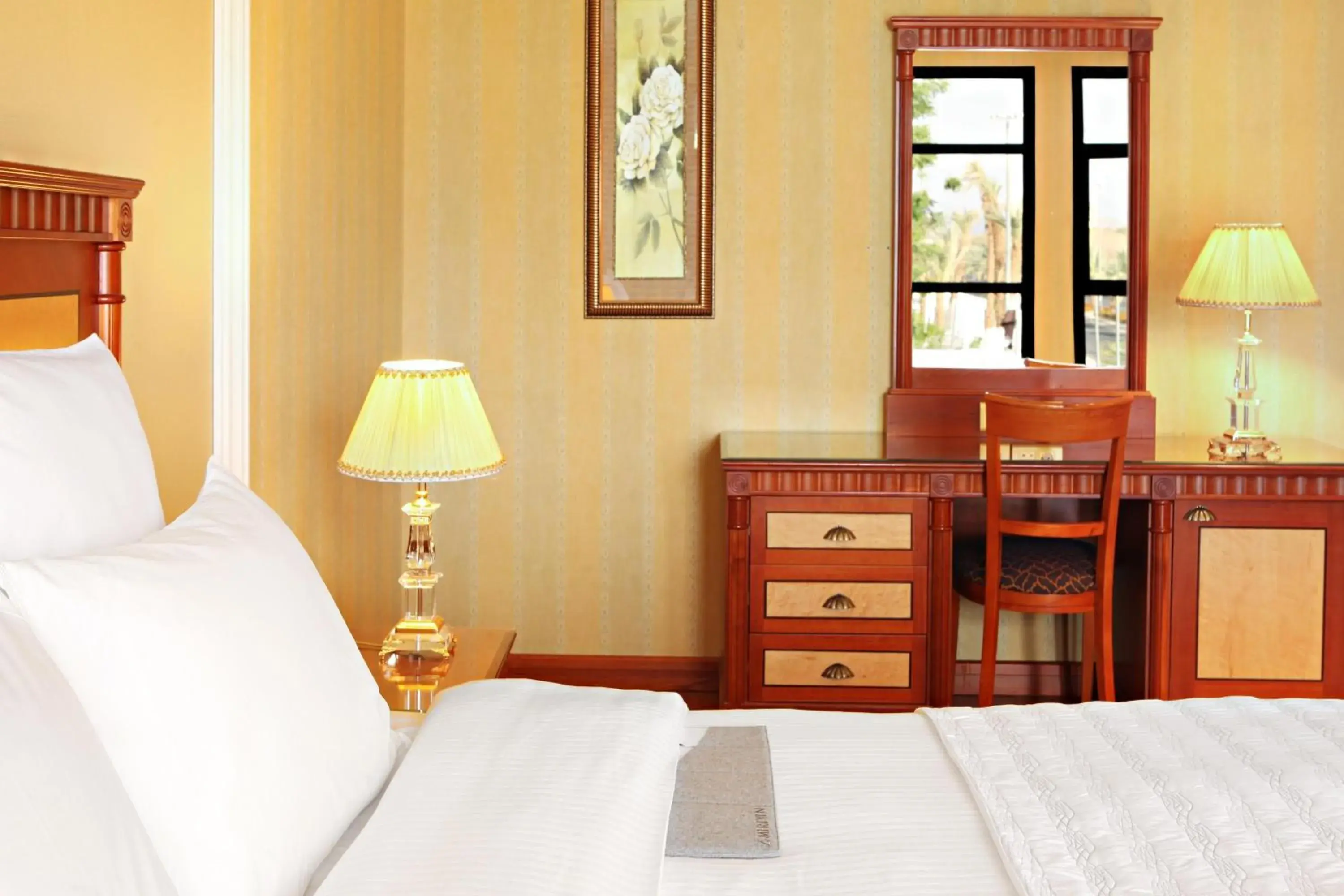 Standard King Bed in Le Meridien Medina Standard King Bed in Le Meridien Medina