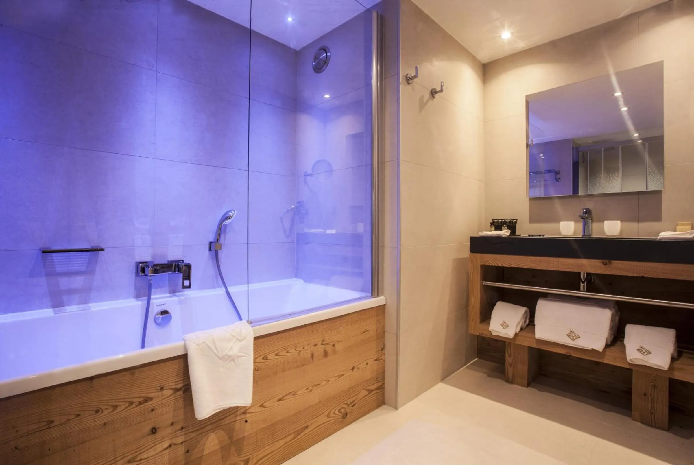 Bathroom in Hôtel Daria-I Nor by Les Etincelles