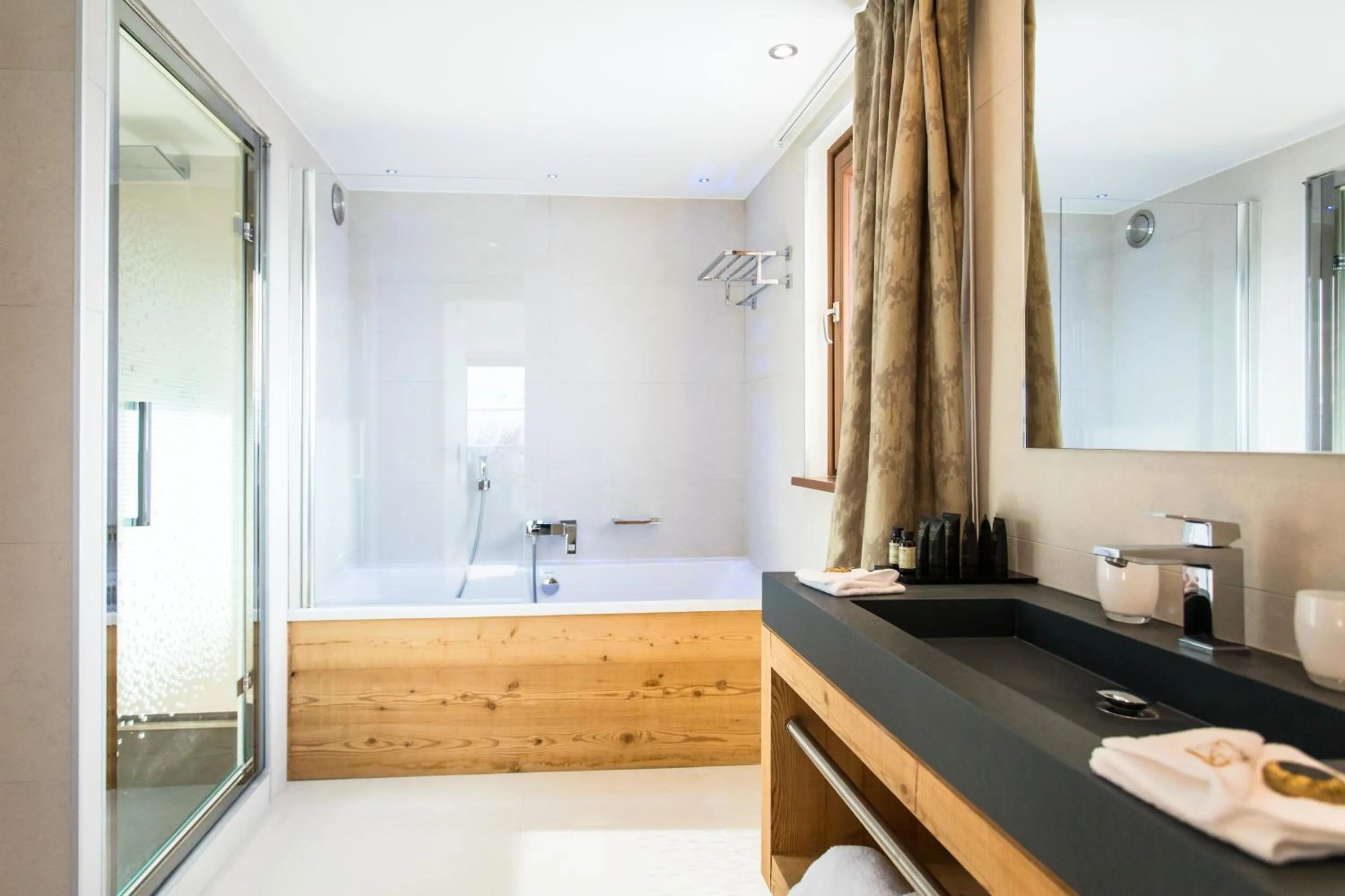 Bathroom, Bed in Hôtel Daria-I Nor by Les Etincelles