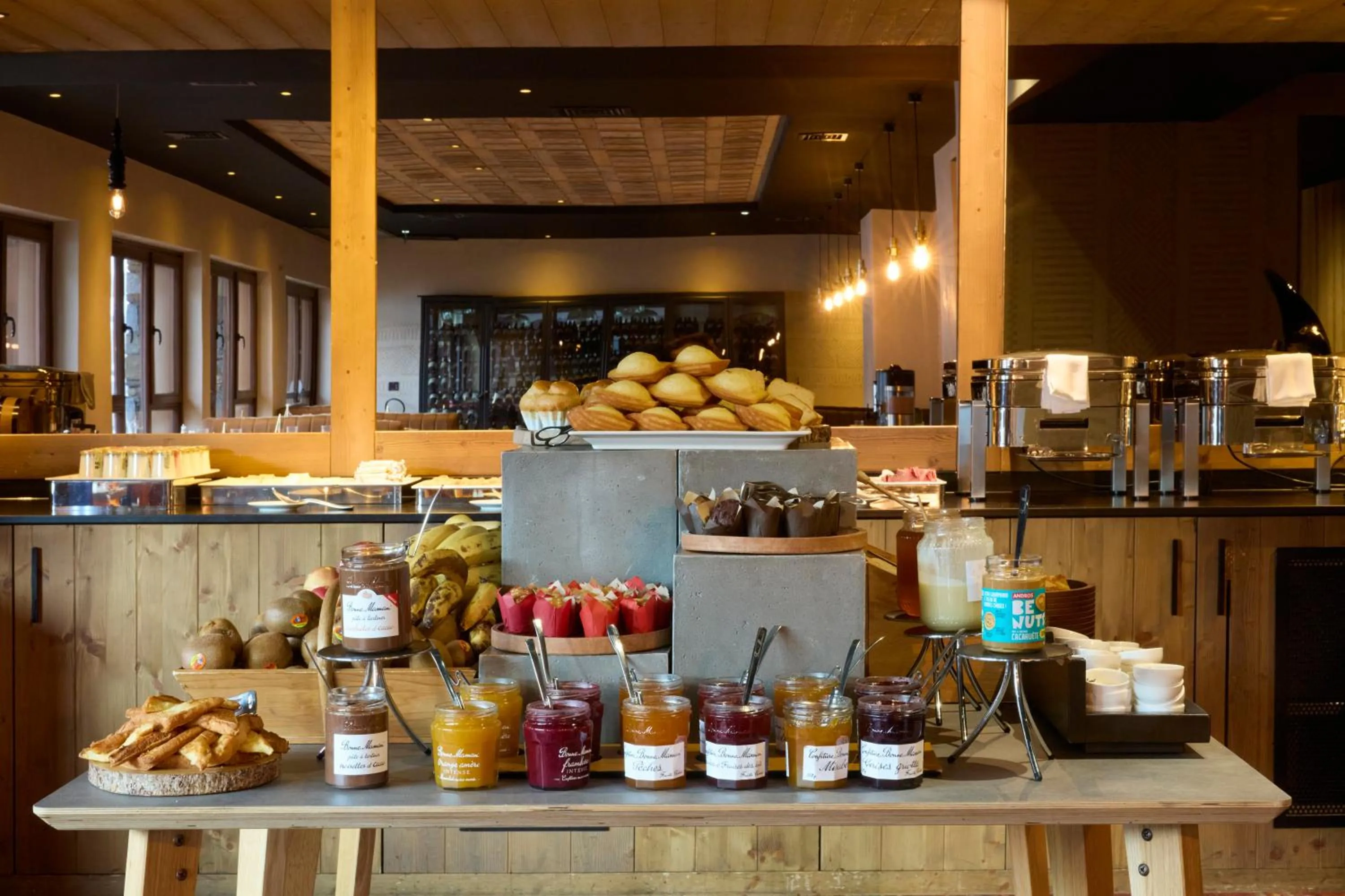 Buffet breakfast in Hôtel Daria-I Nor by Les Etincelles