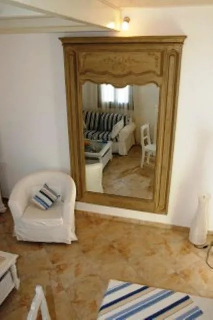 Decorative detail, Bed in Caldera Studios