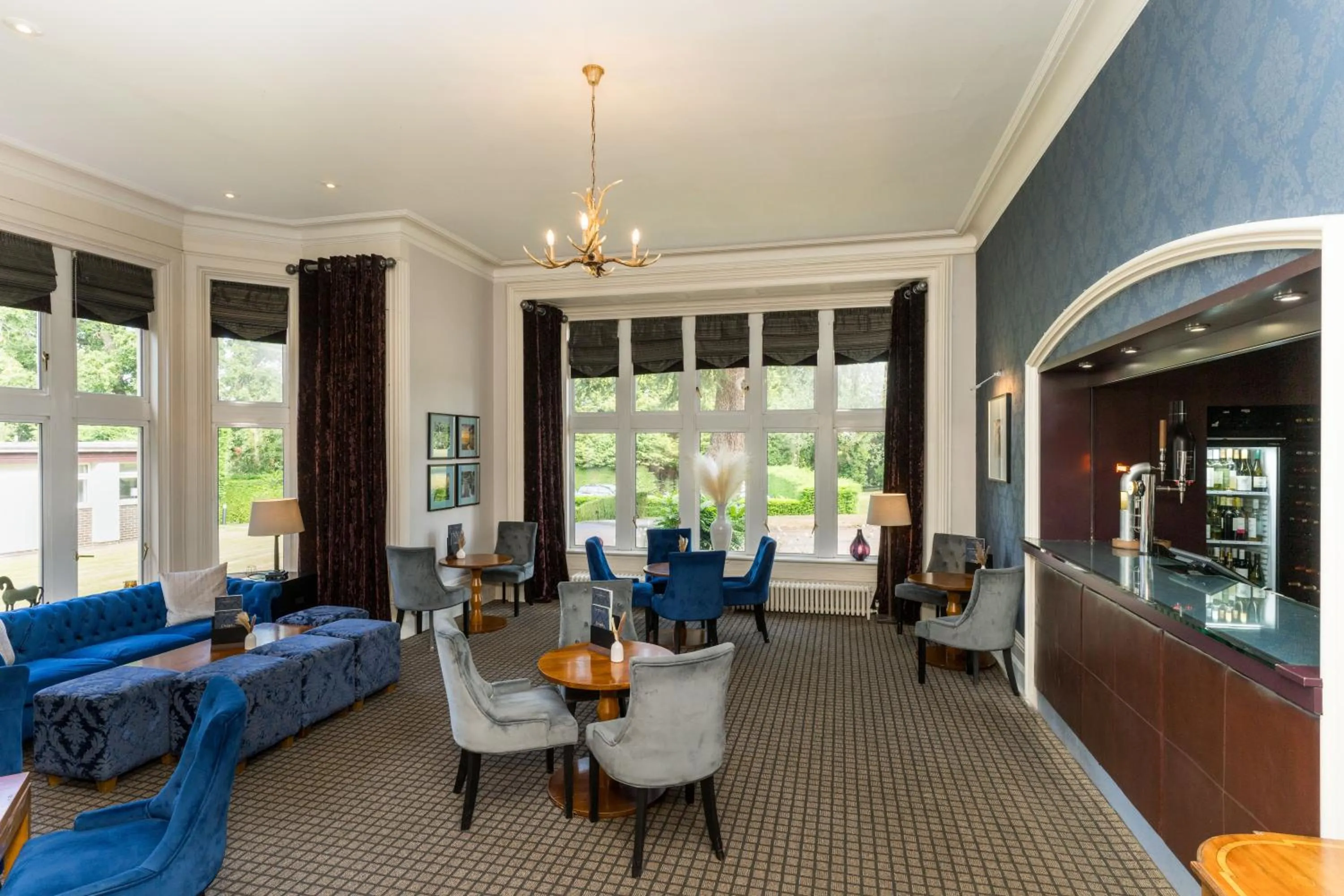 Seating area in Hartsfield Manor