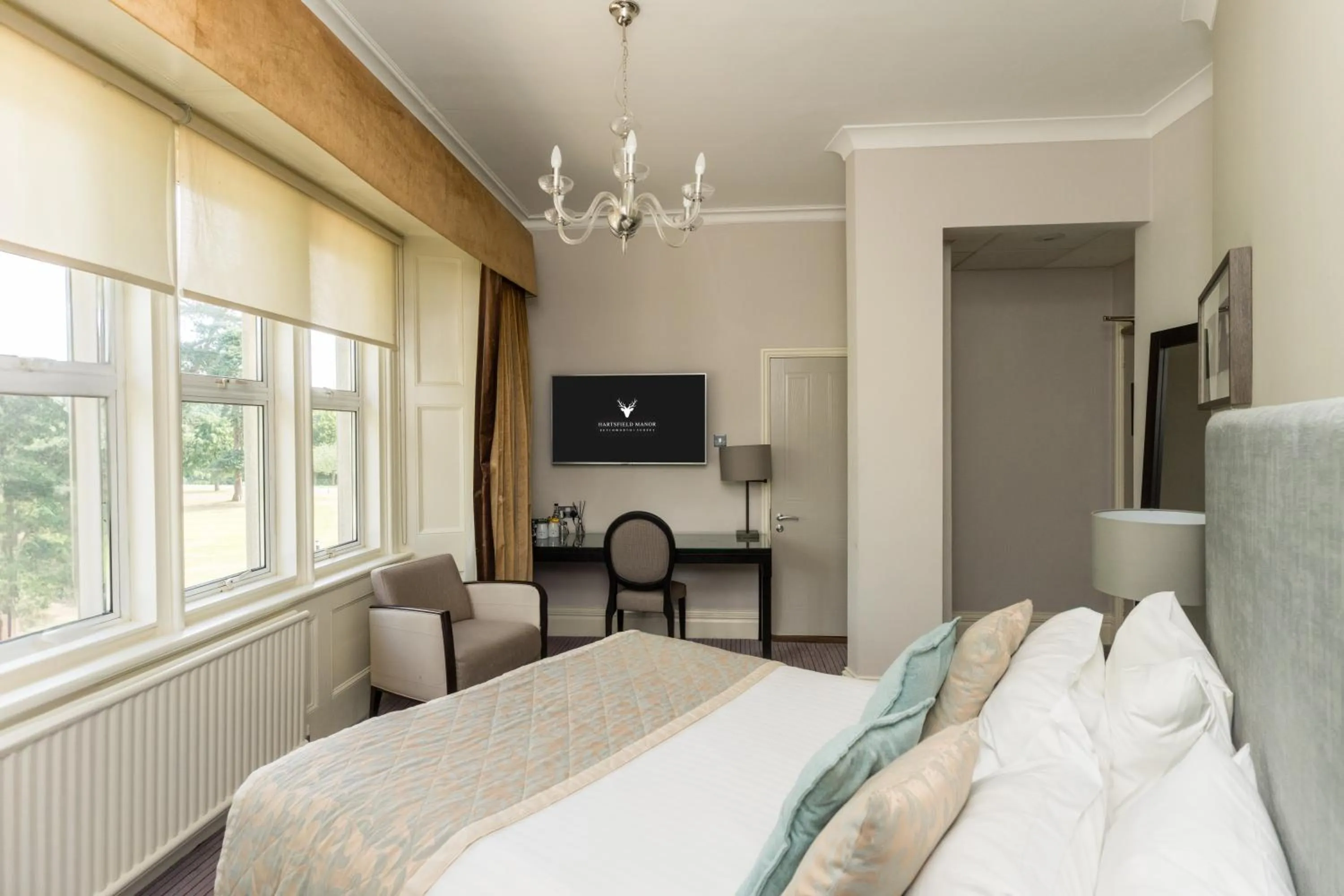 TV and multimedia, Bed in Hartsfield Manor