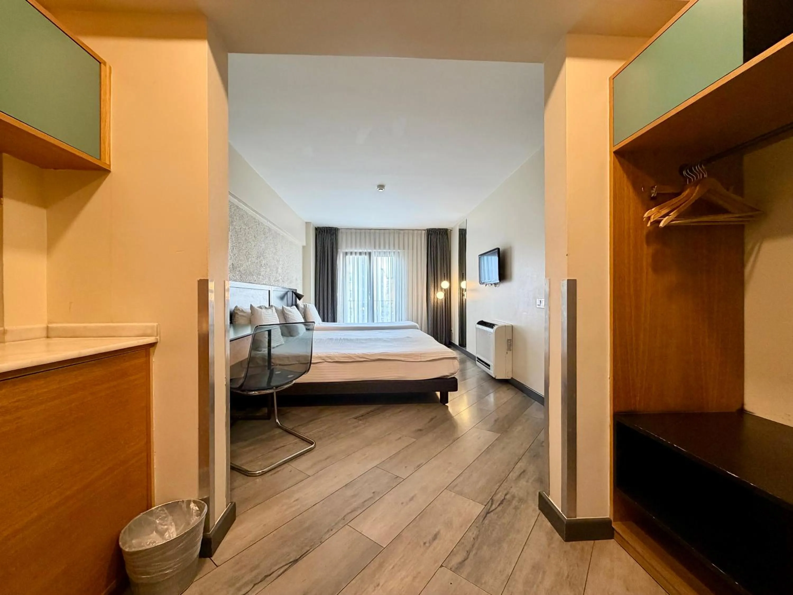 minibar, Bed in Faros Hotel Taksim-Special Category