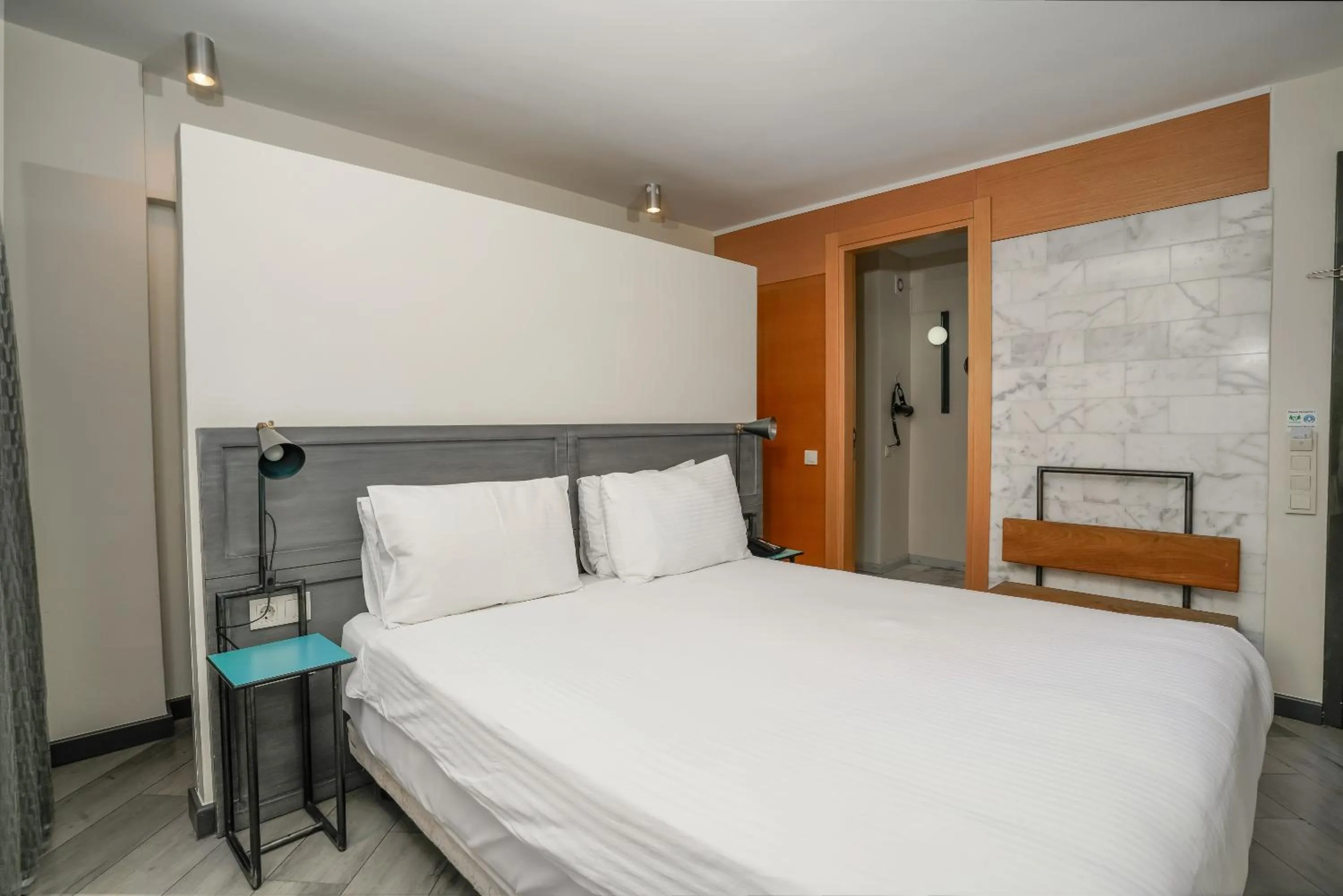 Shower, Bed in Faros Hotel Taksim-Special Category