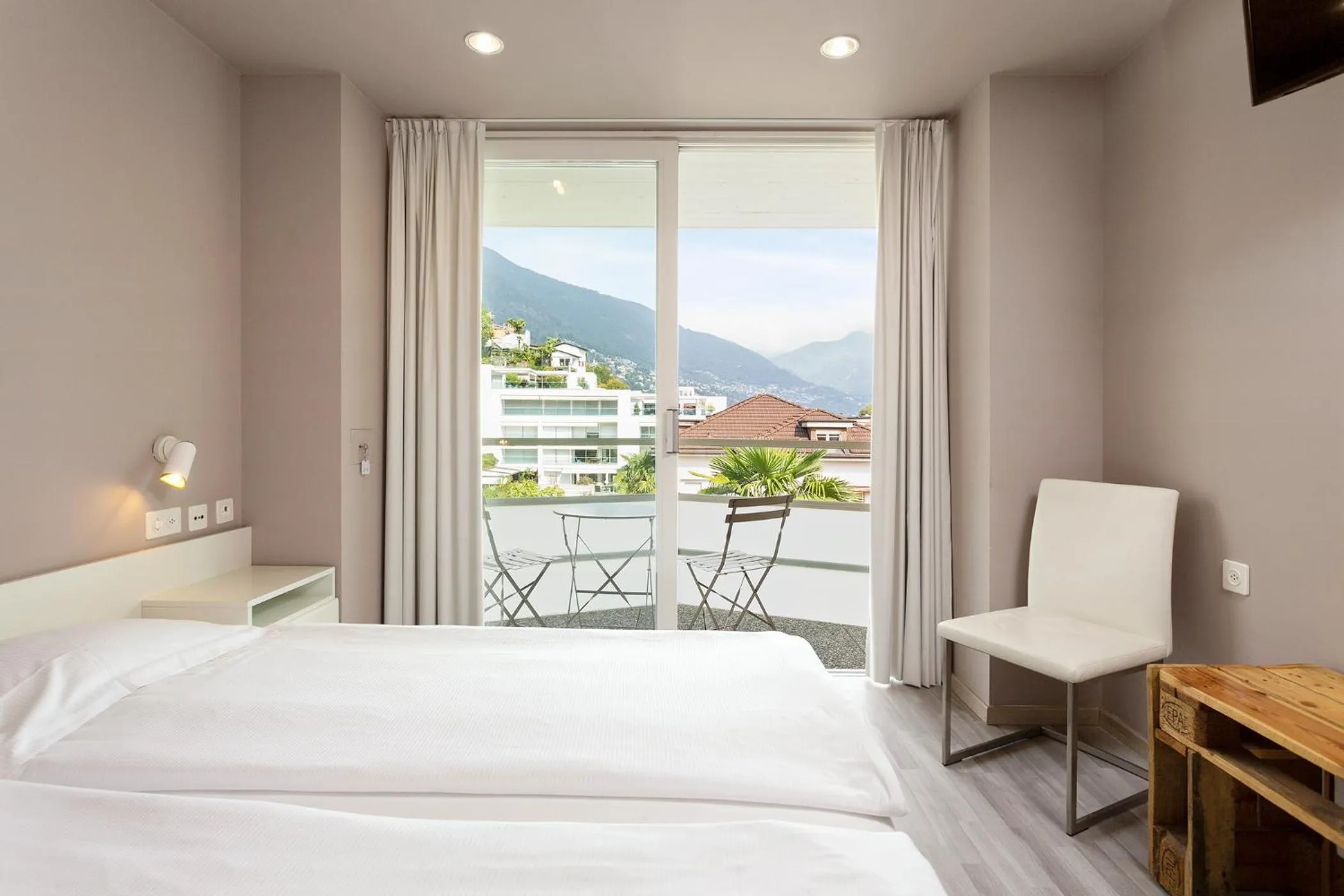 Balcony/Terrace, Bed in Jazz Hotel Ascona