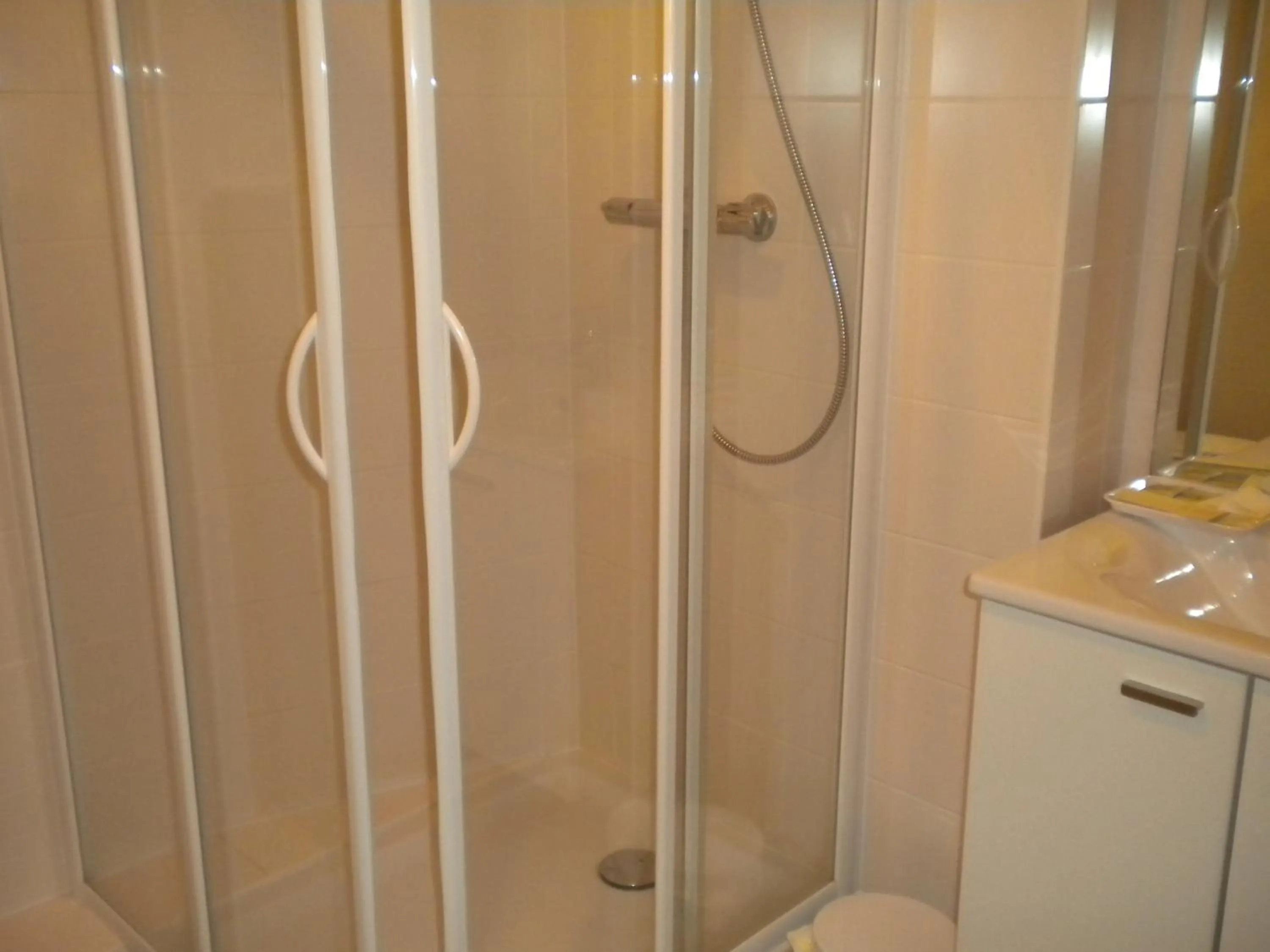 Bathroom in Hotel Restaurant A l'Ange