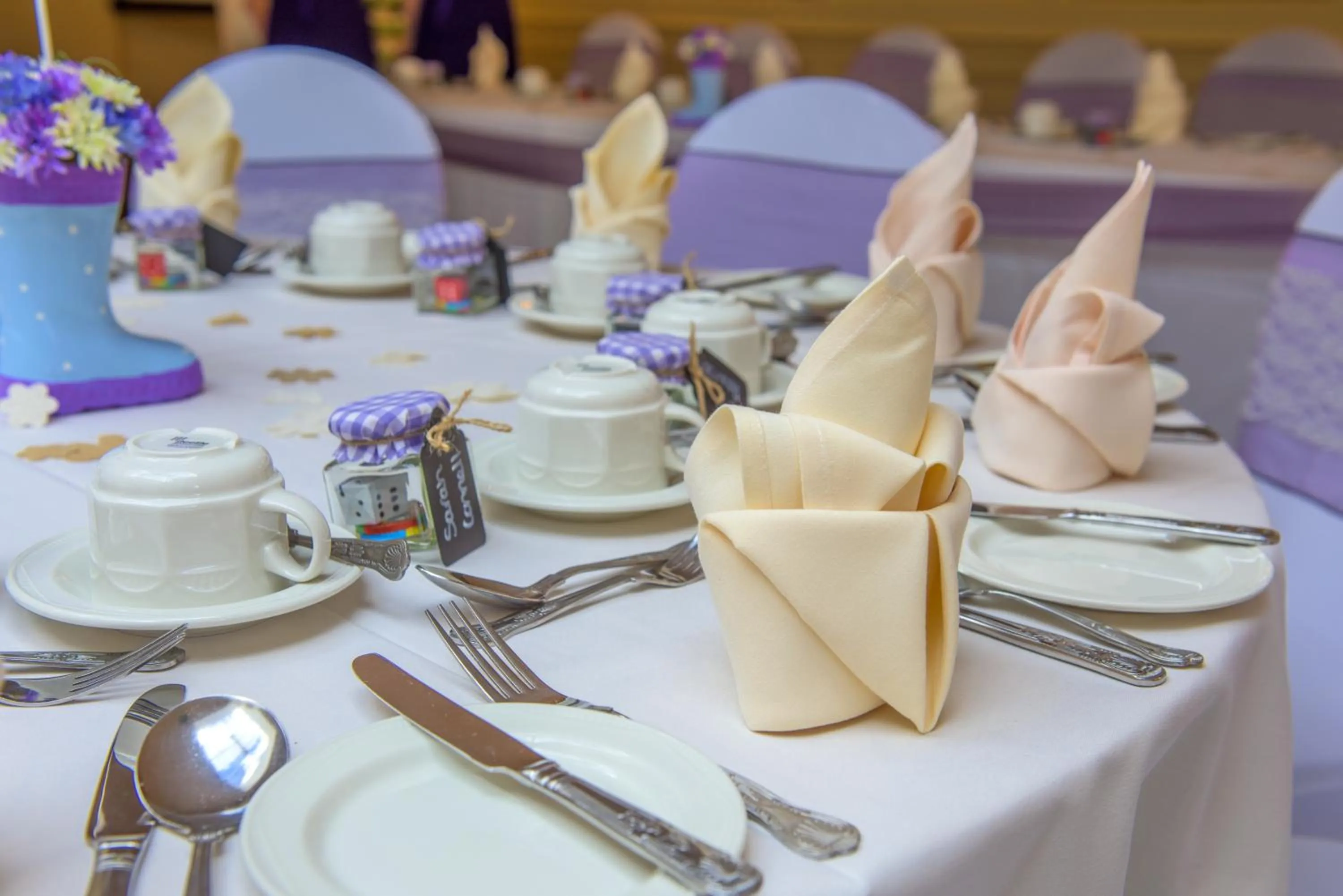 Food and drinks in Newby Bridge Hotel